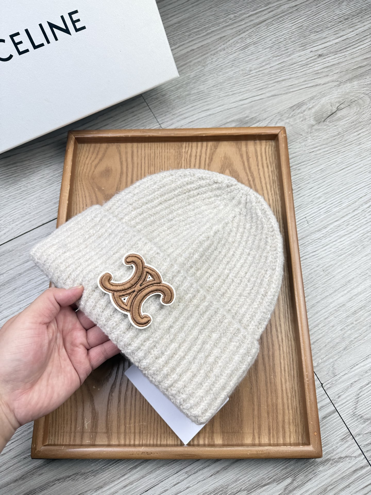 。赛琳。福利！【细毛线针织单帽】新款上架，特别实惠的一个系列帽子，面料：细毛线。密度紧致！毛线针织面料手