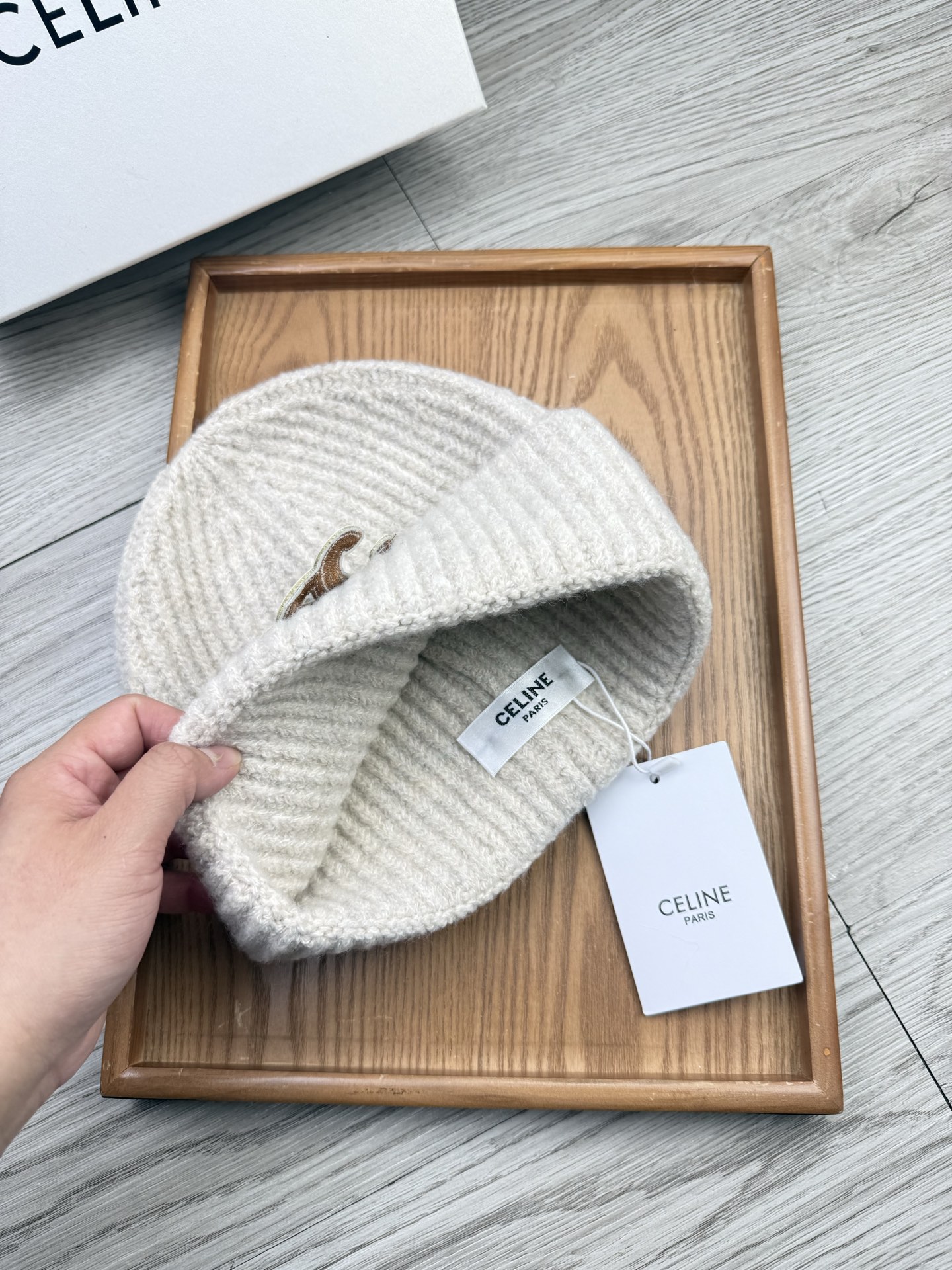 。赛琳。福利！【细毛线针织单帽】新款上架，特别实惠的一个系列帽子，面料：细毛线。密度紧致！毛线针织面料手