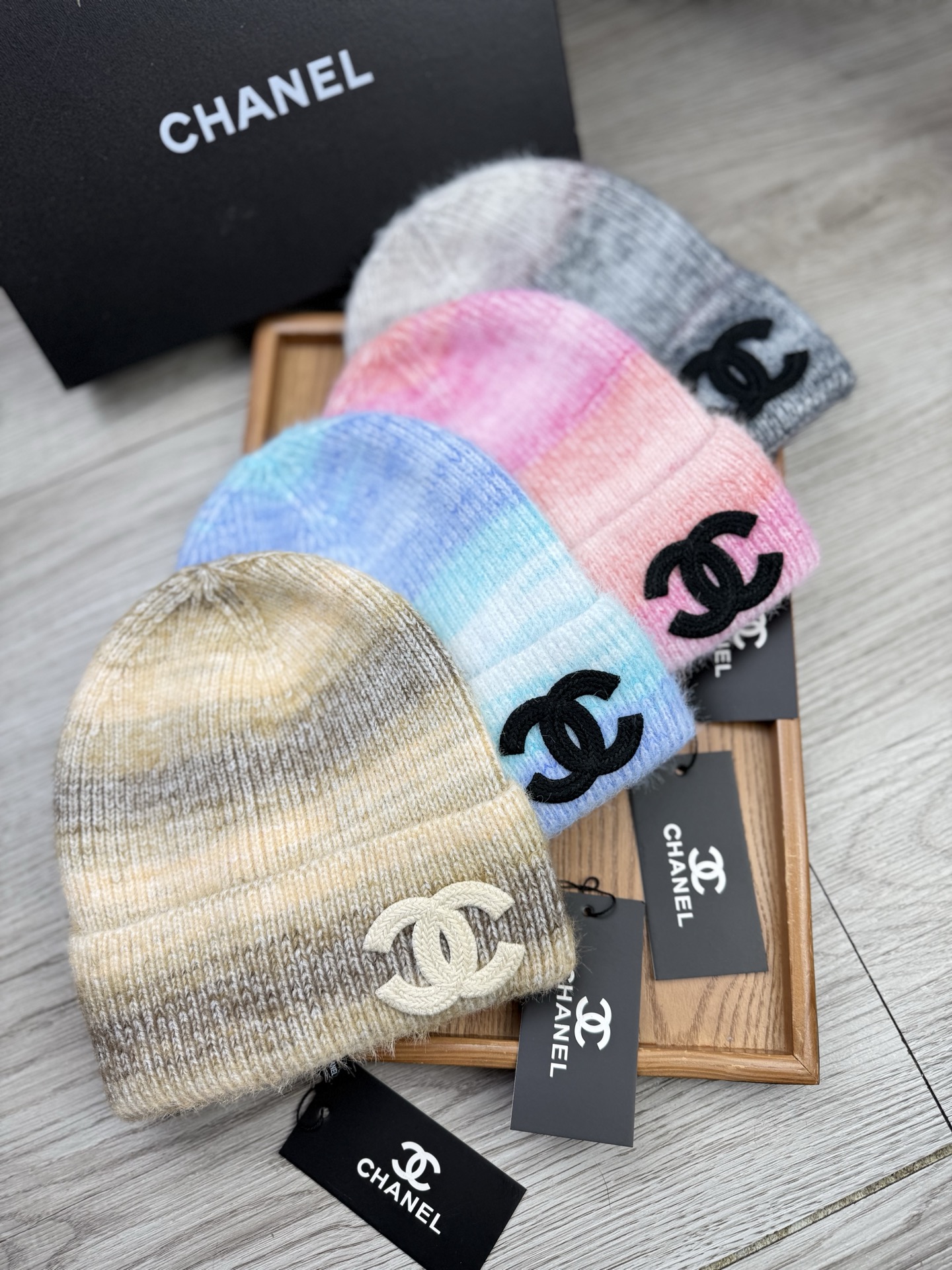 NO:587614,Special offer.C home.Benefits!  [Fine wool knitted single hat] New style is on the shelves, a particularly affordable series of hats, the fabric is fine wool. The density is tight!  Wool knitted fabric feels comfortable and breathable!  Fashionable and chic!  A must-have item for going out on the street, age-reducing, fashionable, and very generous!  The shape of the hat is very nice!  And the price is very beautiful!  It’s a great item to give as a gift or for personal use!  !  Complete trademark hangtags!  !  There are many styles and colors!  Hats bucket hat, baseball cap, knitted hat, hat, chanel, espadrilles, hats19860909特价.C家.福利！【细毛线针织单帽】新款上架,特别实惠的一个系列帽子,面料细毛线.密度紧致！毛线针织面料手感舒适透气性好！款式新颖别致！出街必备单品,减龄又时尚,非常大方！帽型特别好看！而且价格非常美丽！送人自用都是非常不错的一款单品哦！！商标吊牌齐全！！款式多多,颜色多多！帽子渔夫帽棒球帽针织帽,帽子,chanel,espadrilles,hats,hat