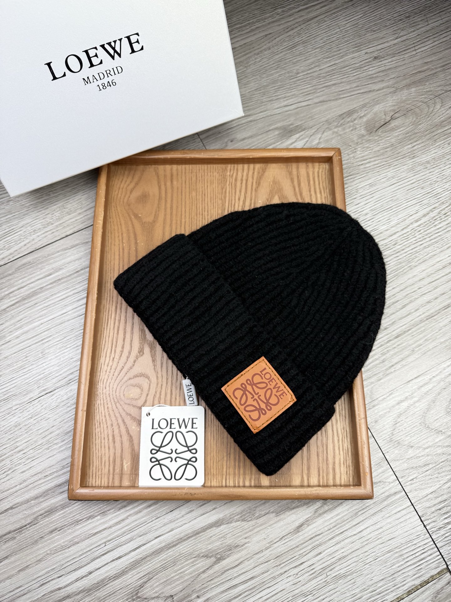 。loewe。福利！【细毛线针织单帽】新款上架，特别实惠的一个系列帽子，面料：细毛线。密度紧致！毛线针织