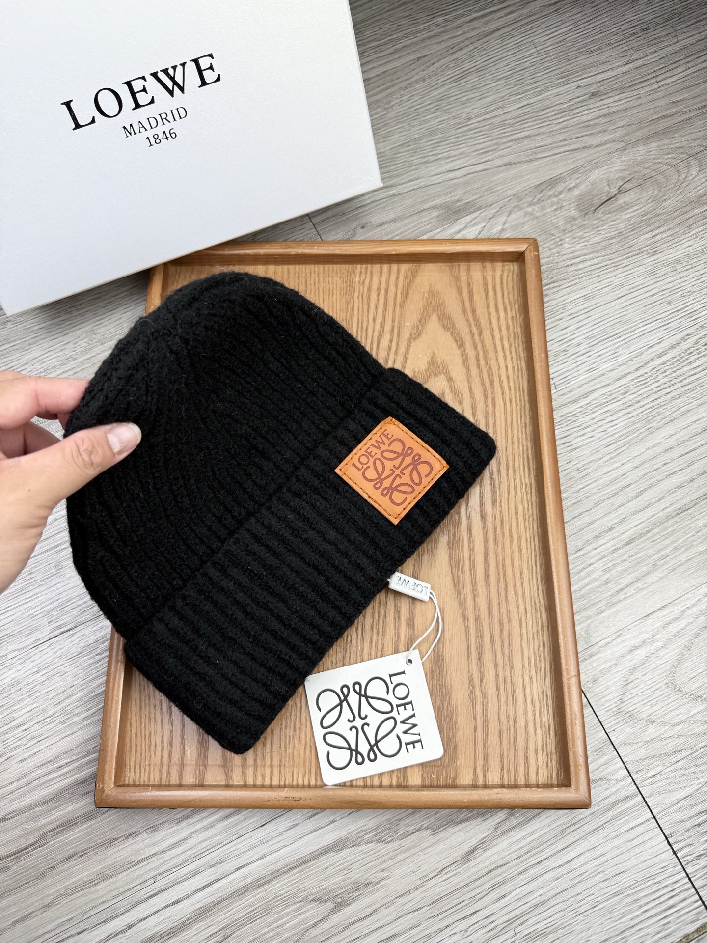 。loewe。福利！【细毛线针织单帽】新款上架，特别实惠的一个系列帽子，面料：细毛线。密度紧致！毛线针织