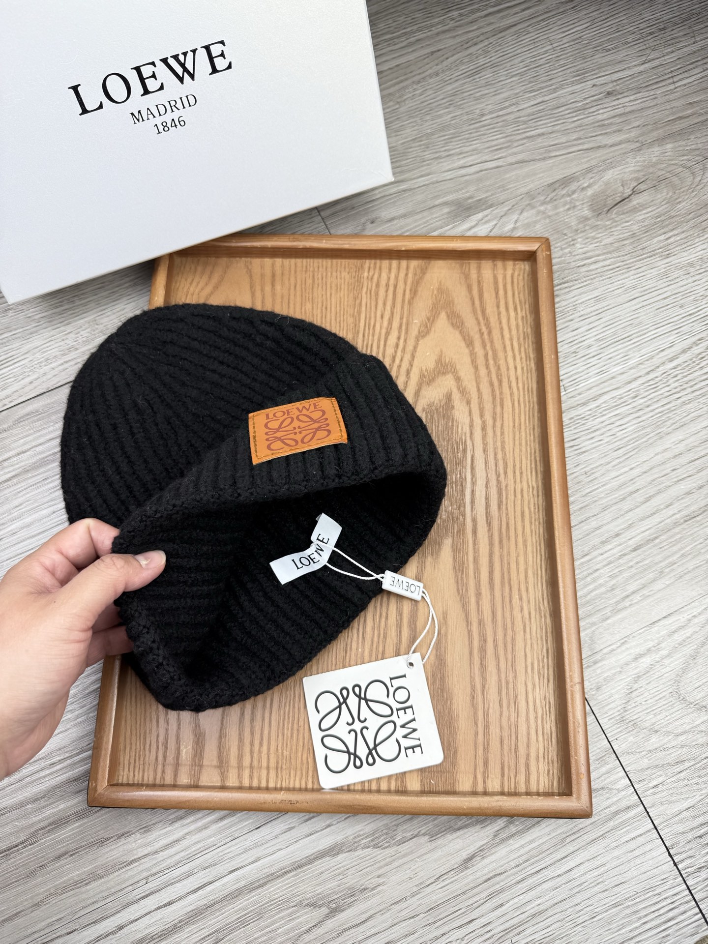 。loewe。福利！【细毛线针织单帽】新款上架，特别实惠的一个系列帽子，面料：细毛线。密度紧致！毛线针织