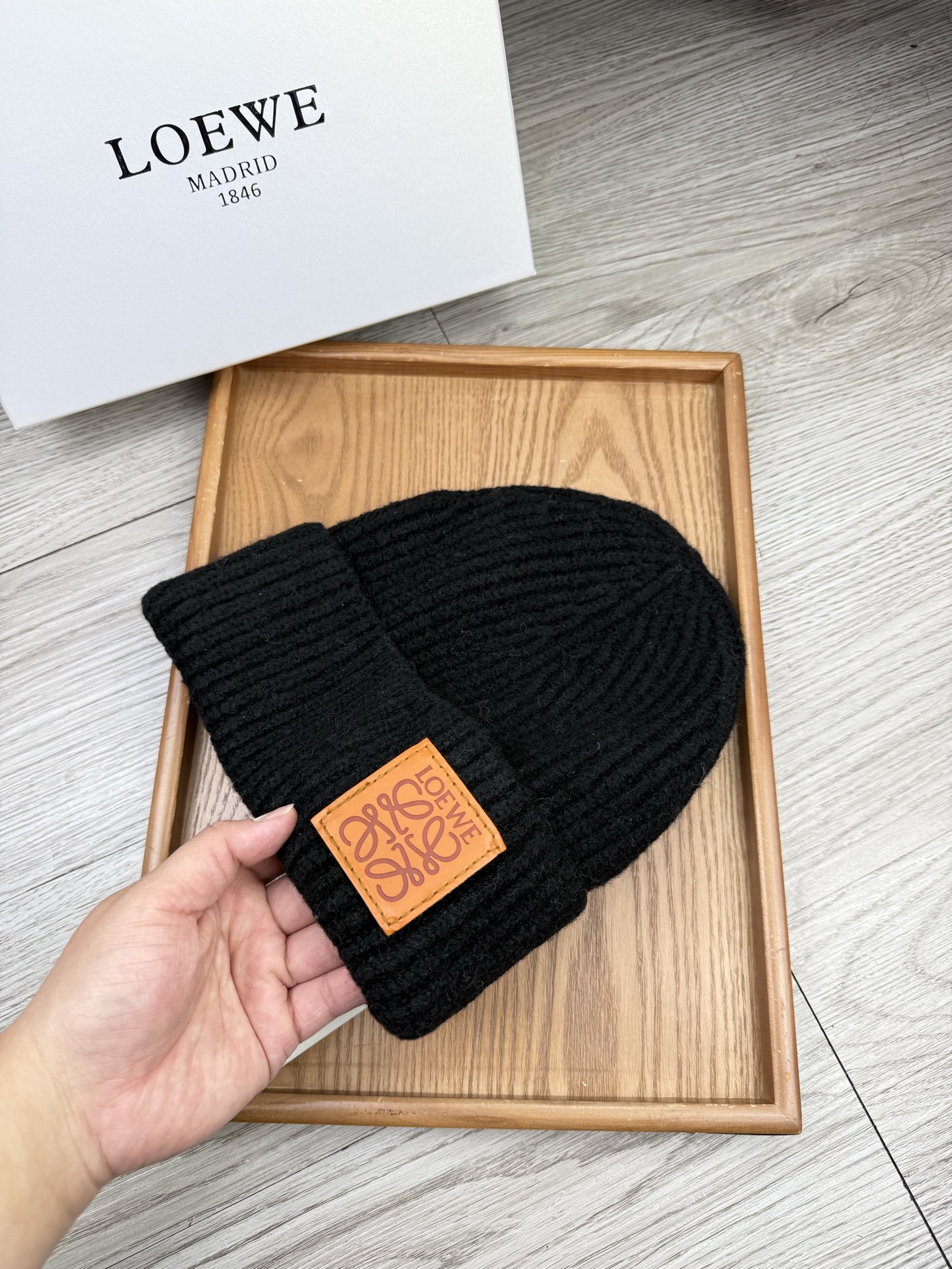 。loewe。福利！【细毛线针织单帽】新款上架，特别实惠的一个系列帽子，面料：细毛线。密度紧致！毛线针织