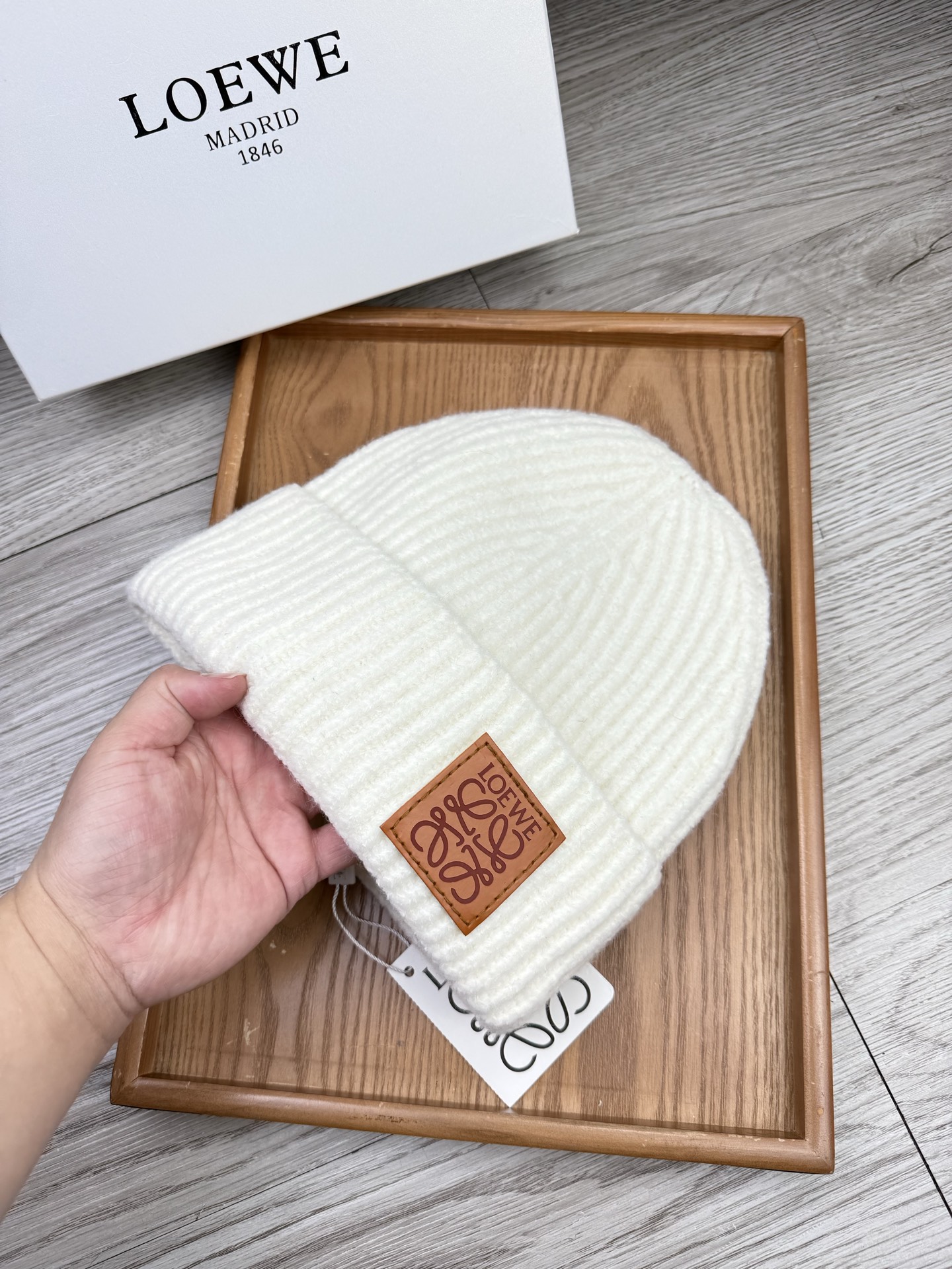 。loewe。福利！【细毛线针织单帽】新款上架，特别实惠的一个系列帽子，面料：细毛线。密度紧致！毛线针织