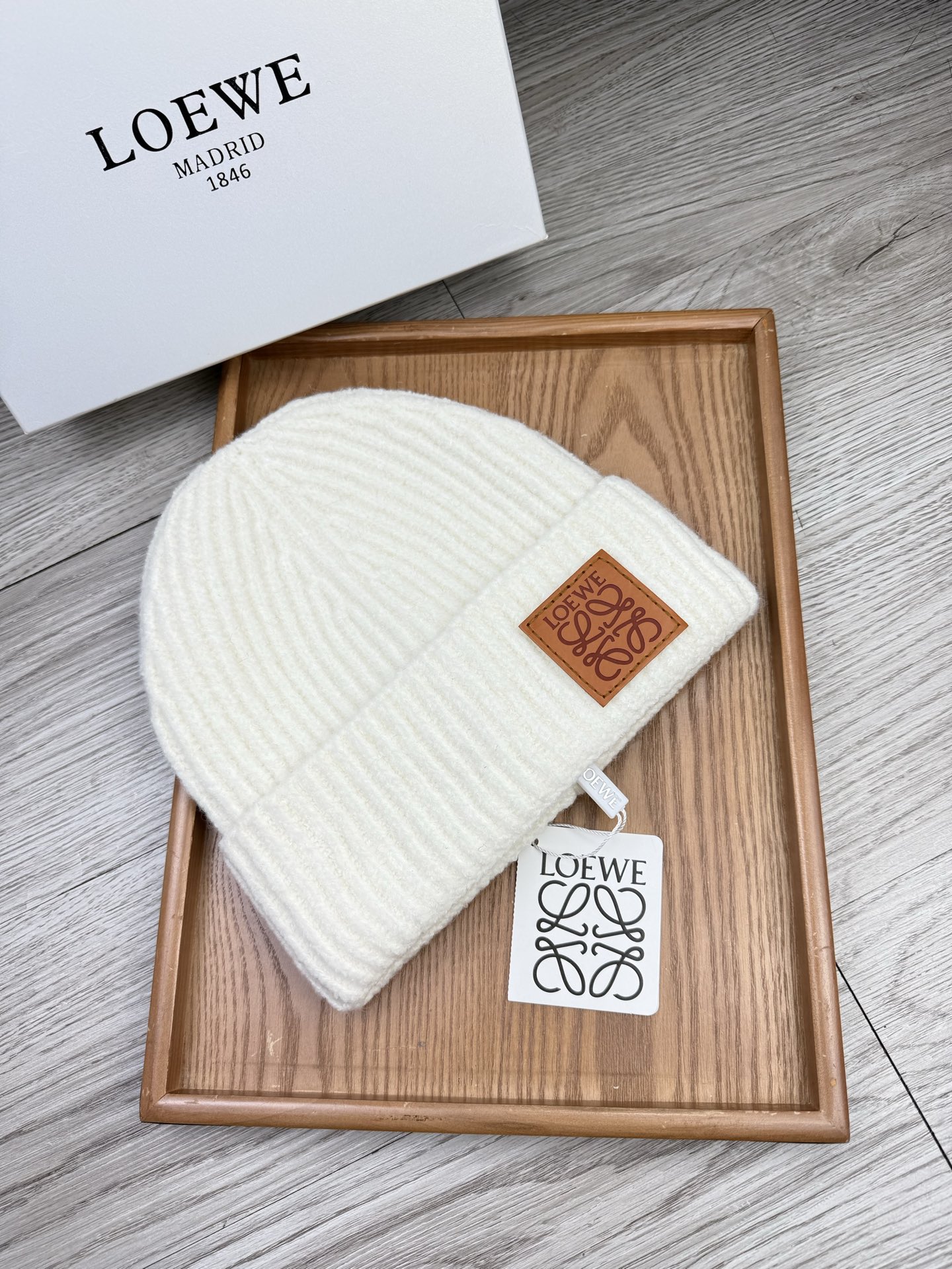 。loewe。福利！【细毛线针织单帽】新款上架，特别实惠的一个系列帽子，面料：细毛线。密度紧致！毛线针织