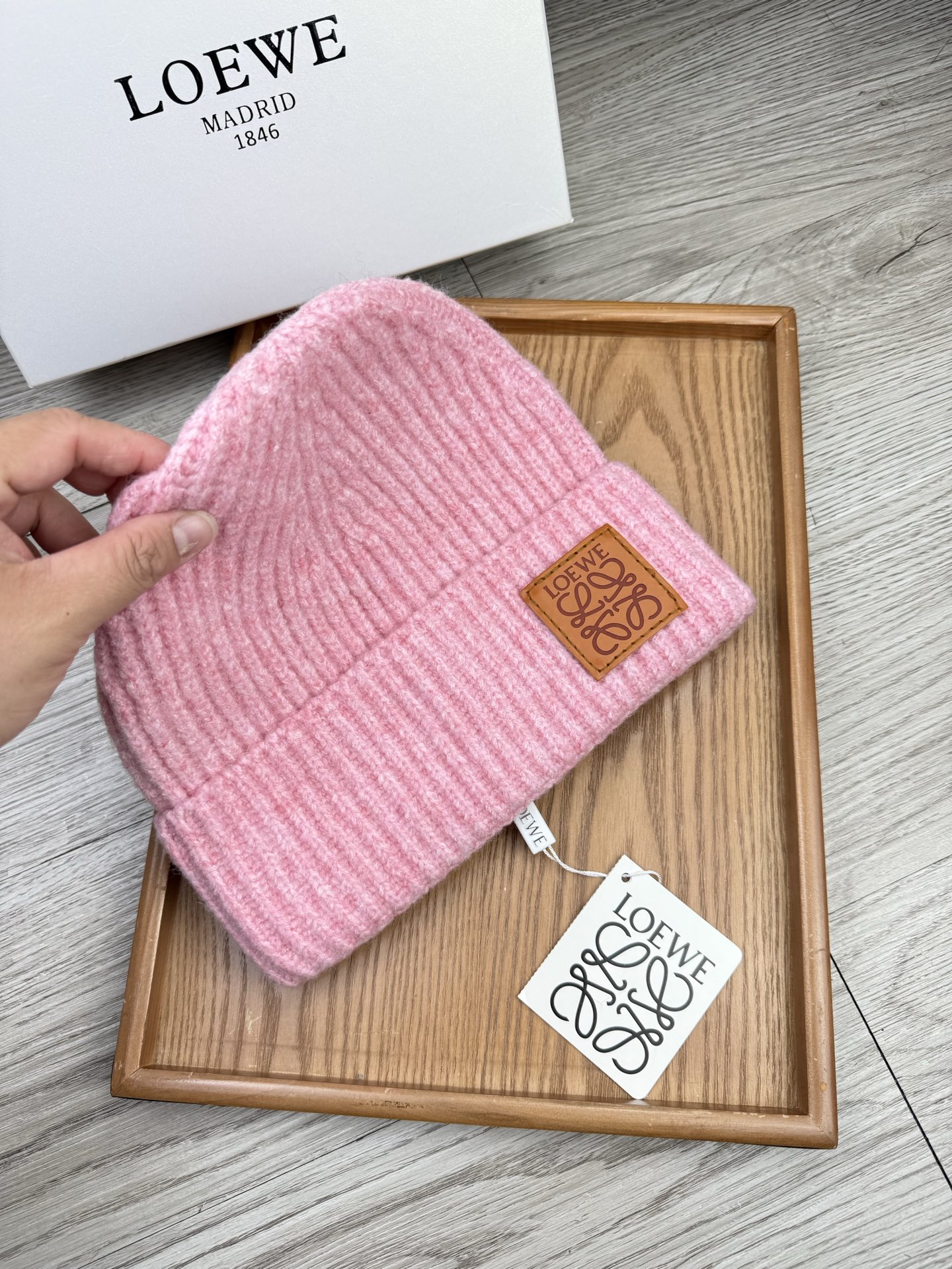 。loewe。福利！【细毛线针织单帽】新款上架，特别实惠的一个系列帽子，面料：细毛线。密度紧致！毛线针织