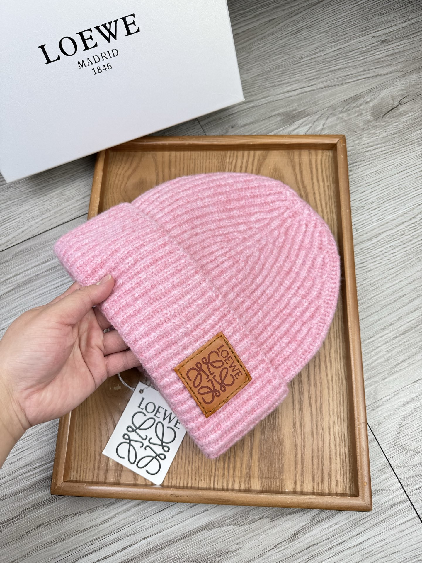 。loewe。福利！【细毛线针织单帽】新款上架，特别实惠的一个系列帽子，面料：细毛线。密度紧致！毛线针织