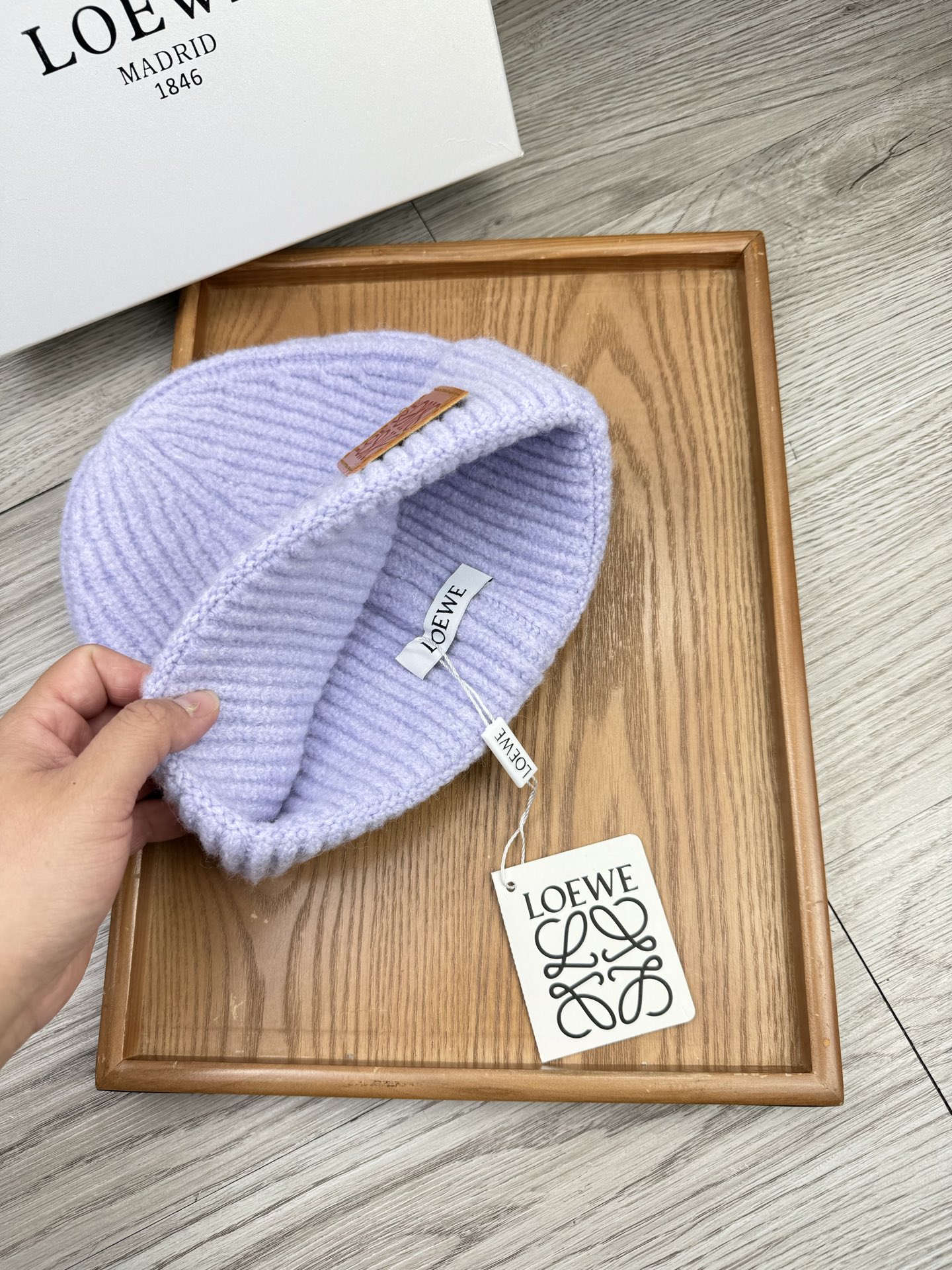 。loewe。福利！【细毛线针织单帽】新款上架，特别实惠的一个系列帽子，面料：细毛线。密度紧致！毛线针织