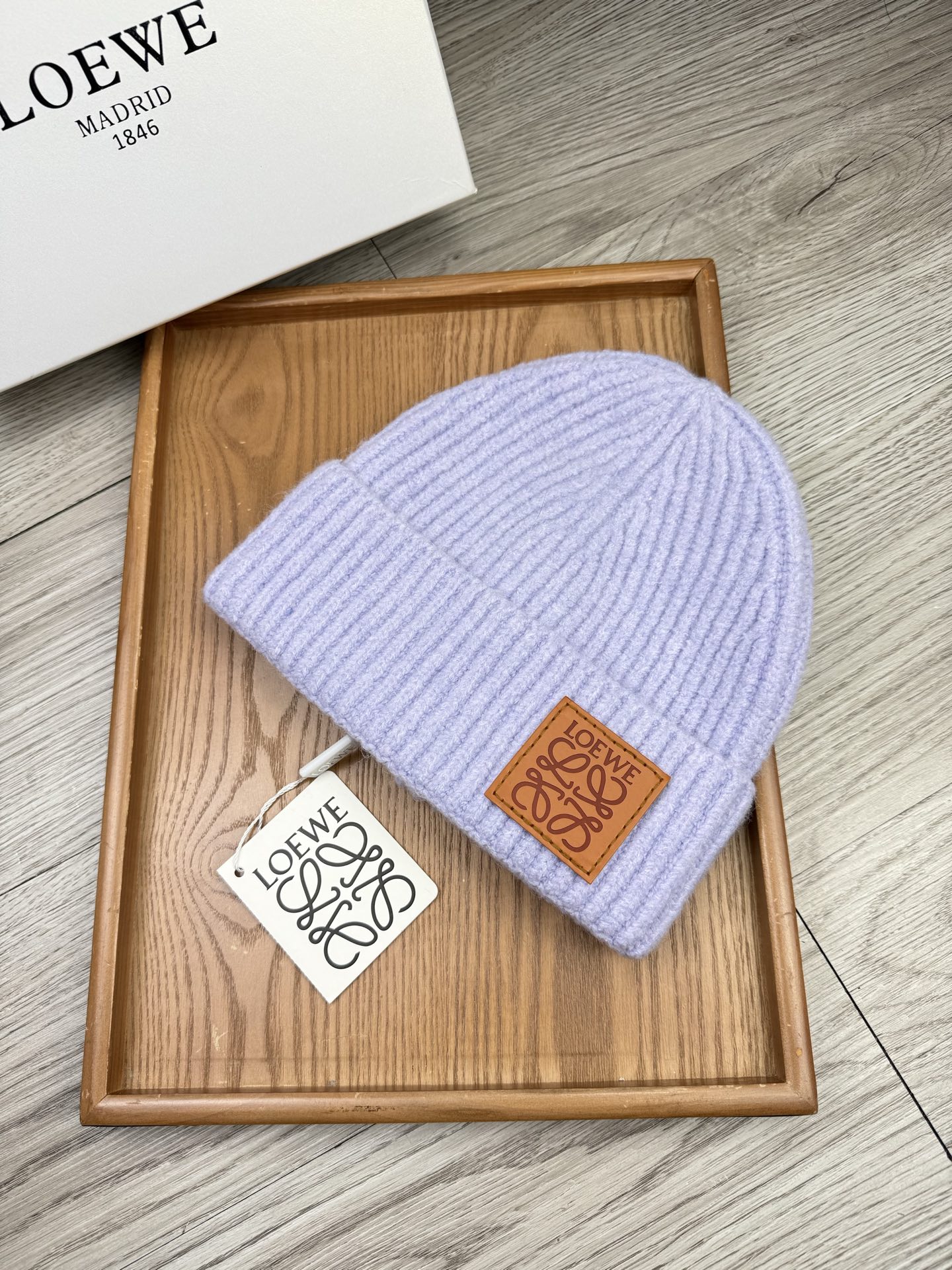 。loewe。福利！【细毛线针织单帽】新款上架，特别实惠的一个系列帽子，面料：细毛线。密度紧致！毛线针织