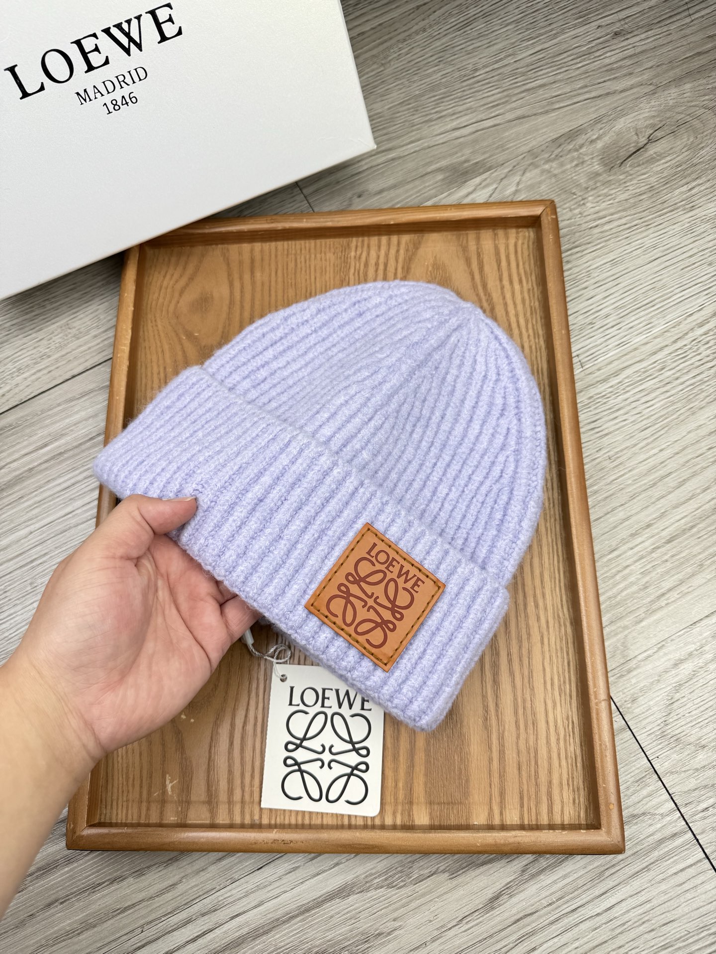 。loewe。福利！【细毛线针织单帽】新款上架，特别实惠的一个系列帽子，面料：细毛线。密度紧致！毛线针织