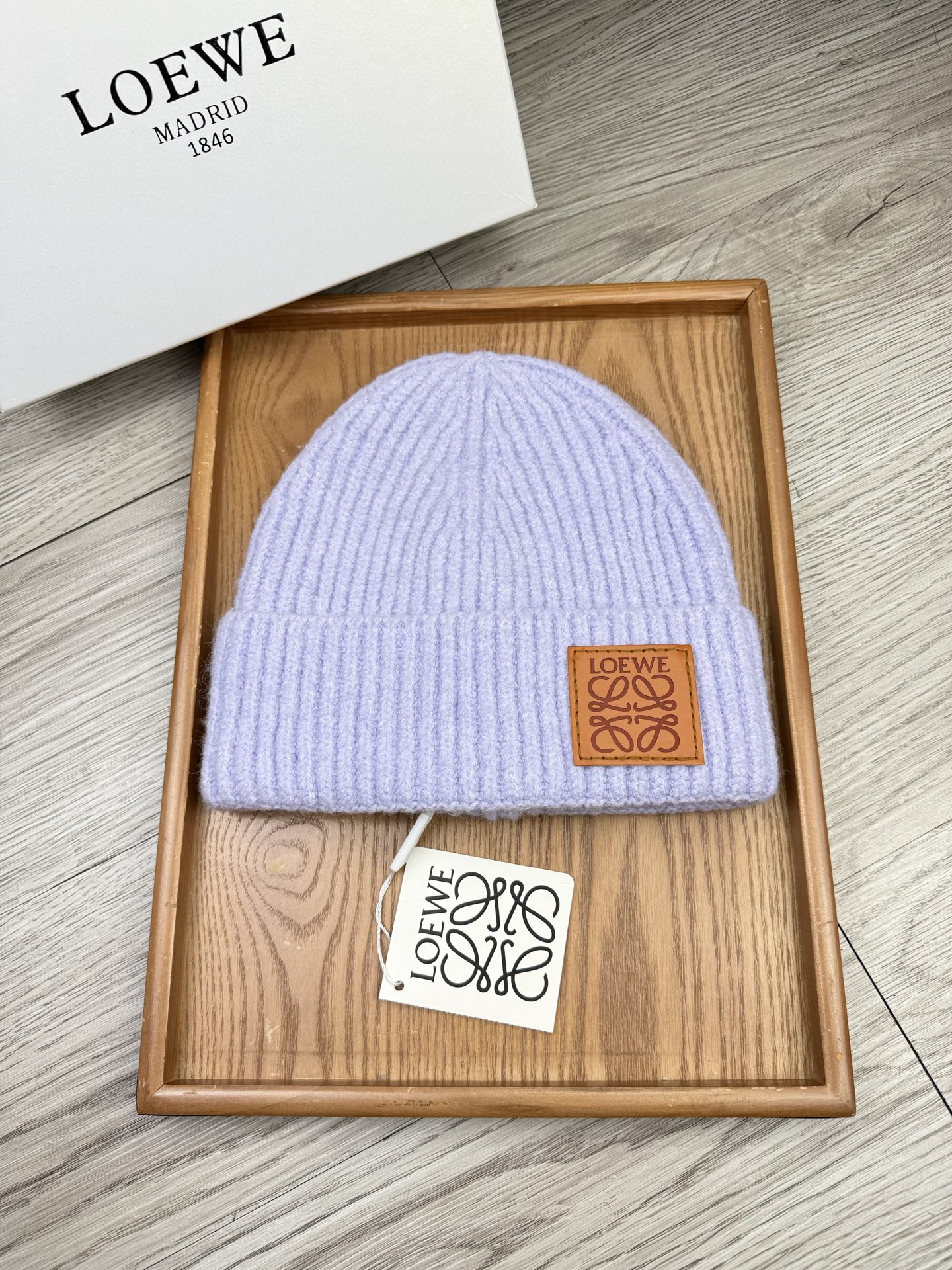 。loewe。福利！【细毛线针织单帽】新款上架，特别实惠的一个系列帽子，面料：细毛线。密度紧致！毛线针织