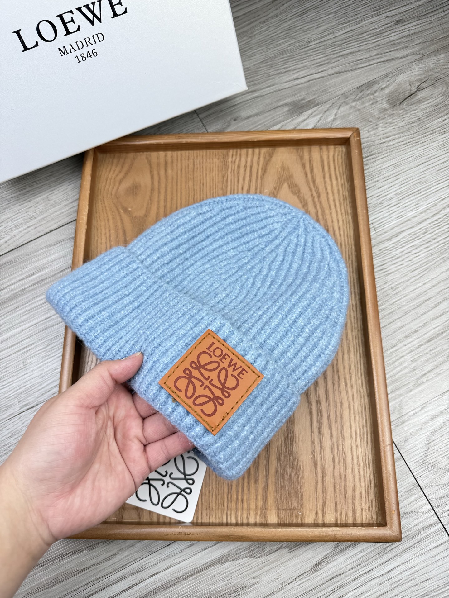 。loewe。福利！【细毛线针织单帽】新款上架，特别实惠的一个系列帽子，面料：细毛线。密度紧致！毛线针织