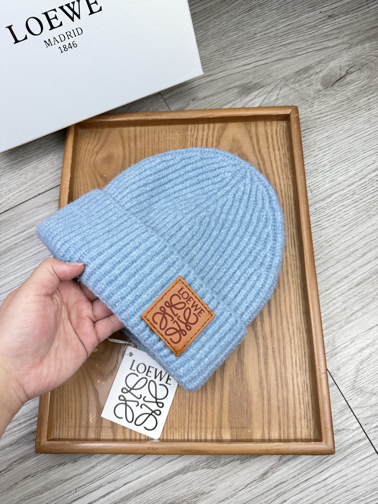 。loewe。福利！【细毛线针织单帽】新款上架，特别实惠的一个系列帽子，面料：细毛线。密度紧致！毛线针织