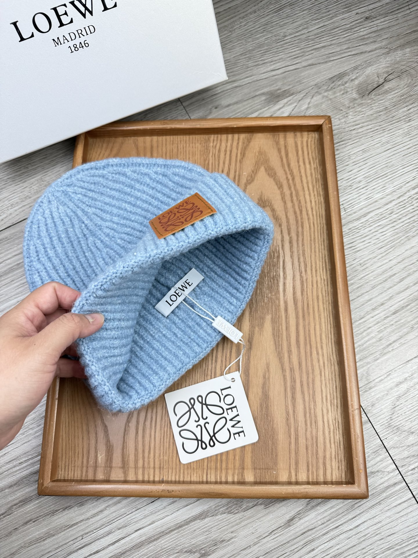 。loewe。福利！【细毛线针织单帽】新款上架，特别实惠的一个系列帽子，面料：细毛线。密度紧致！毛线针织