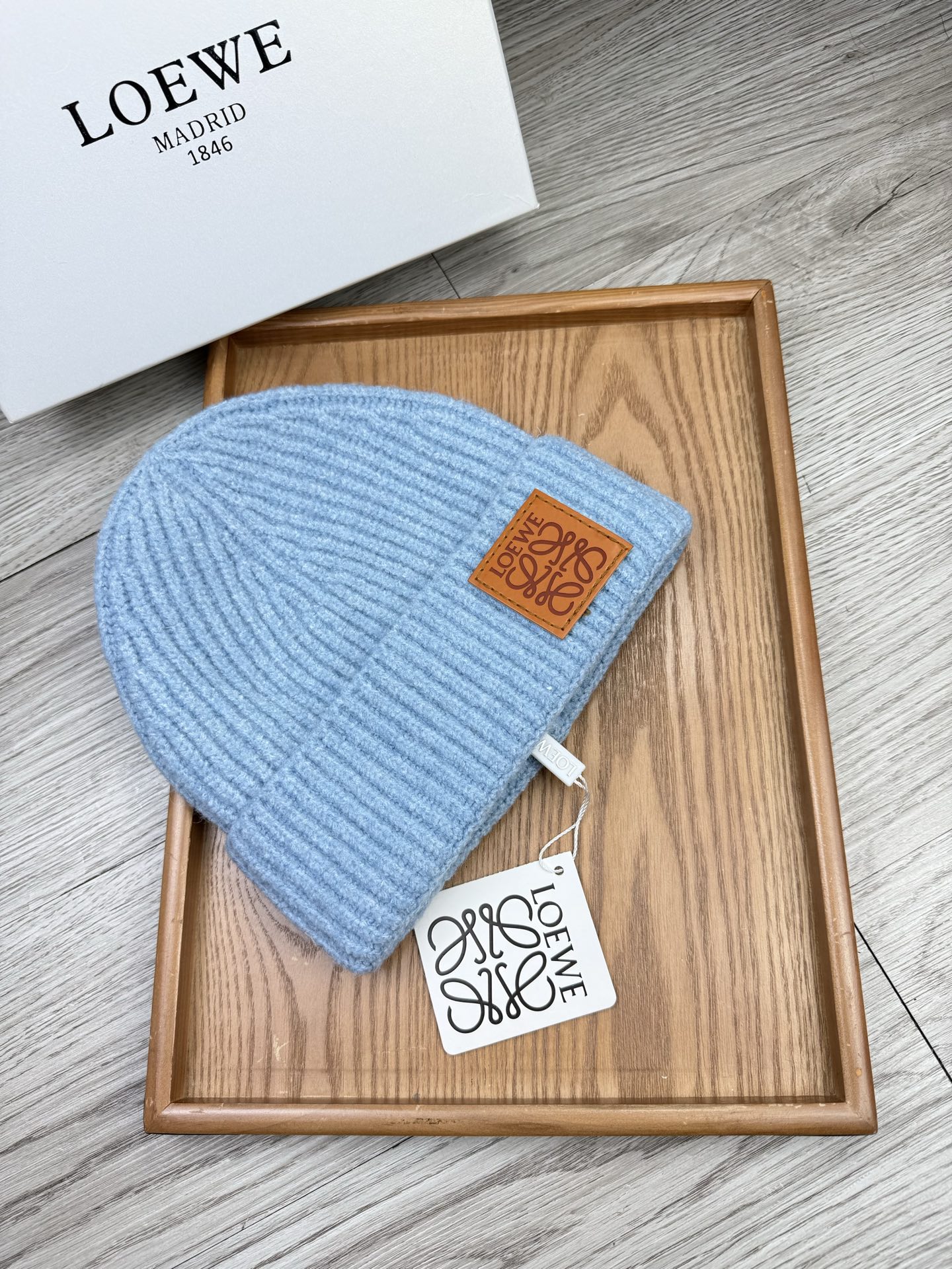 。loewe。福利！【细毛线针织单帽】新款上架，特别实惠的一个系列帽子，面料：细毛线。密度紧致！毛线针织