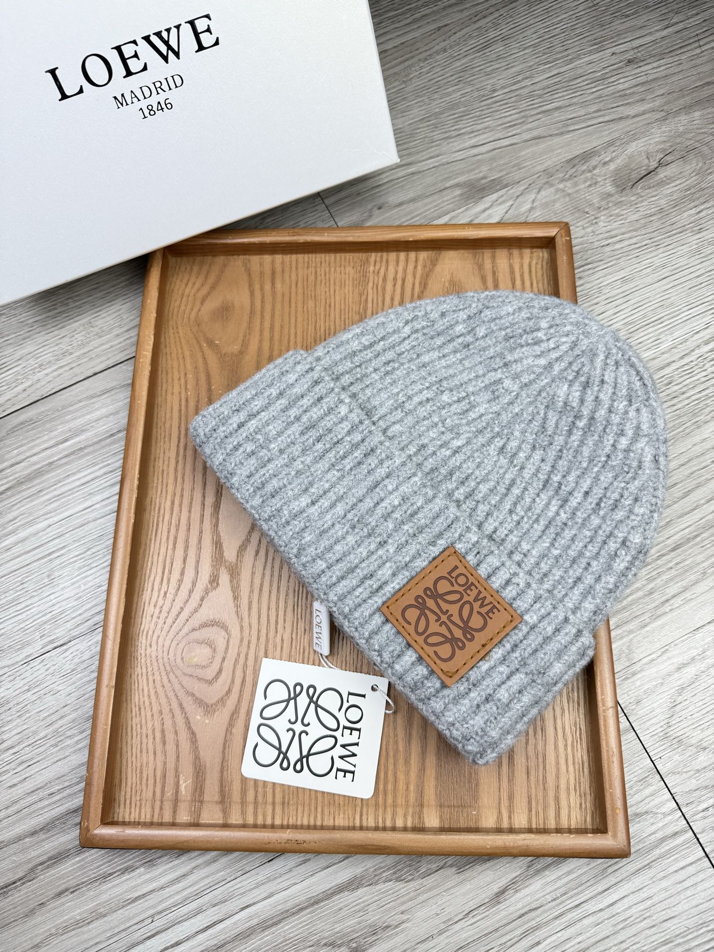 。loewe。福利！【细毛线针织单帽】新款上架，特别实惠的一个系列帽子，面料：细毛线。密度紧致！毛线针织