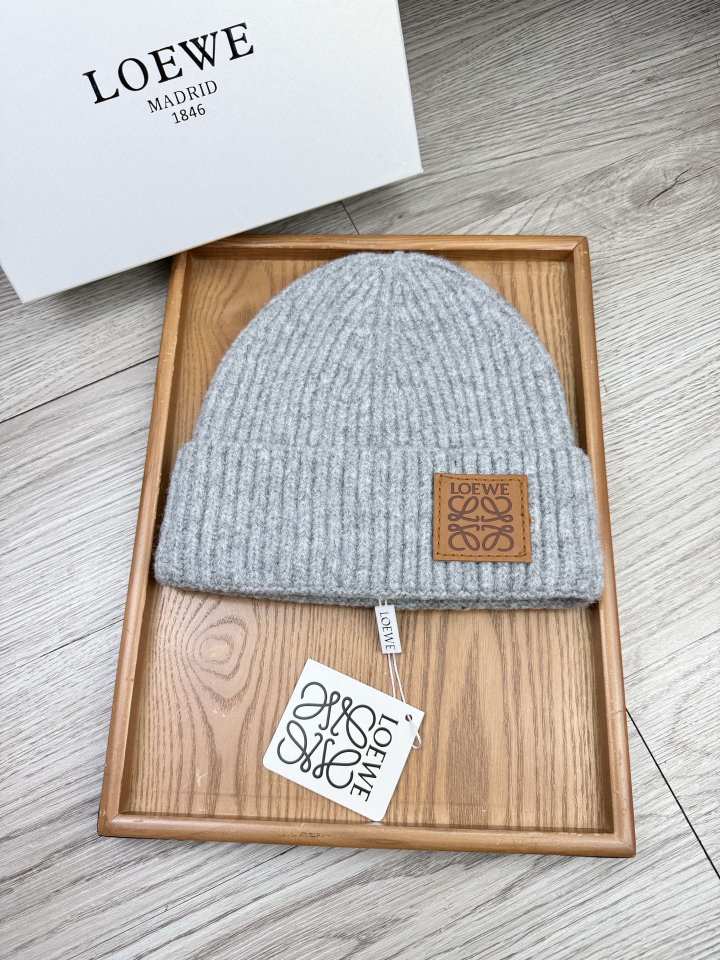 。loewe。福利！【细毛线针织单帽】新款上架，特别实惠的一个系列帽子，面料：细毛线。密度紧致！毛线针织