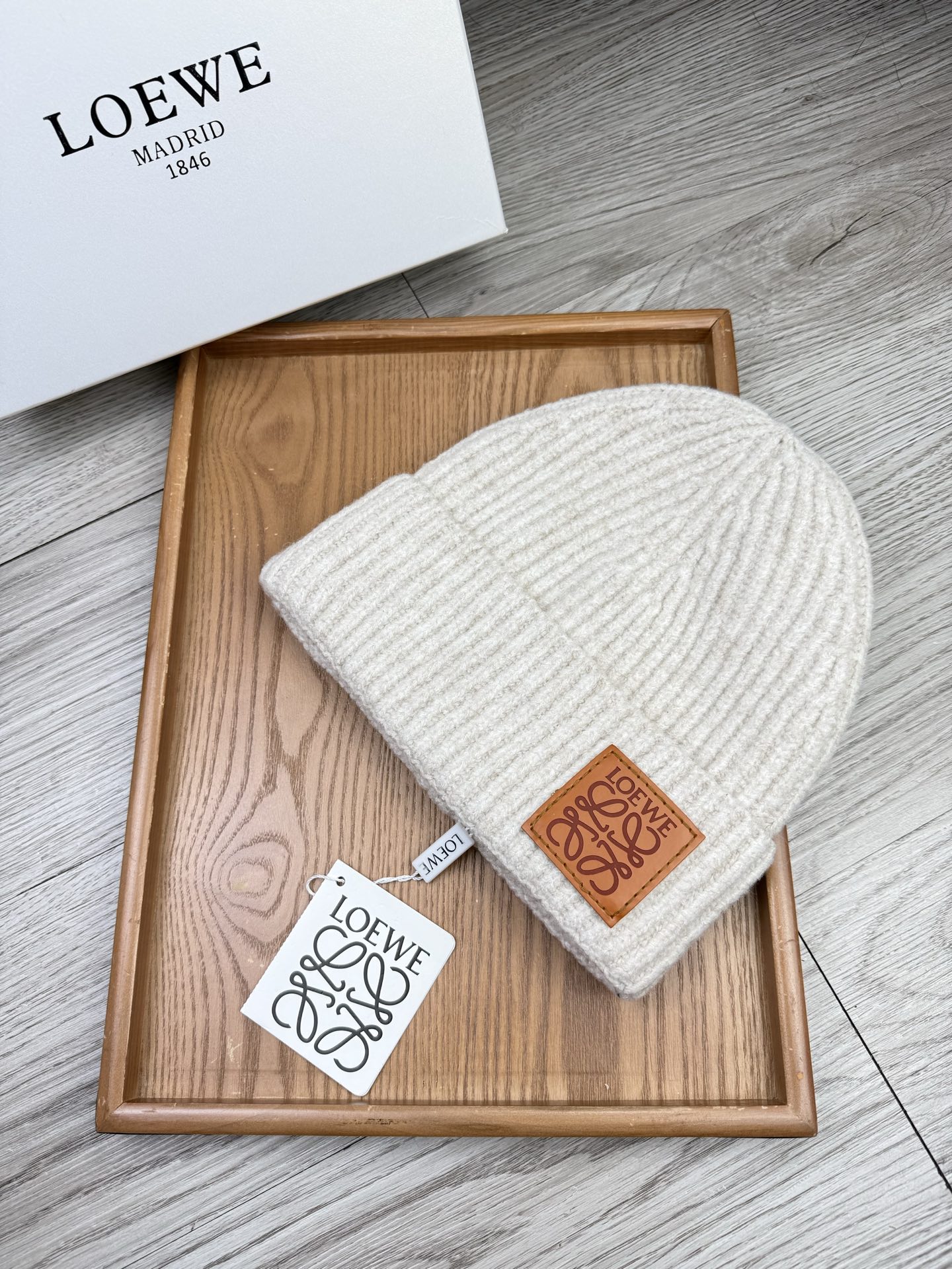 。loewe。福利！【细毛线针织单帽】新款上架，特别实惠的一个系列帽子，面料：细毛线。密度紧致！毛线针织