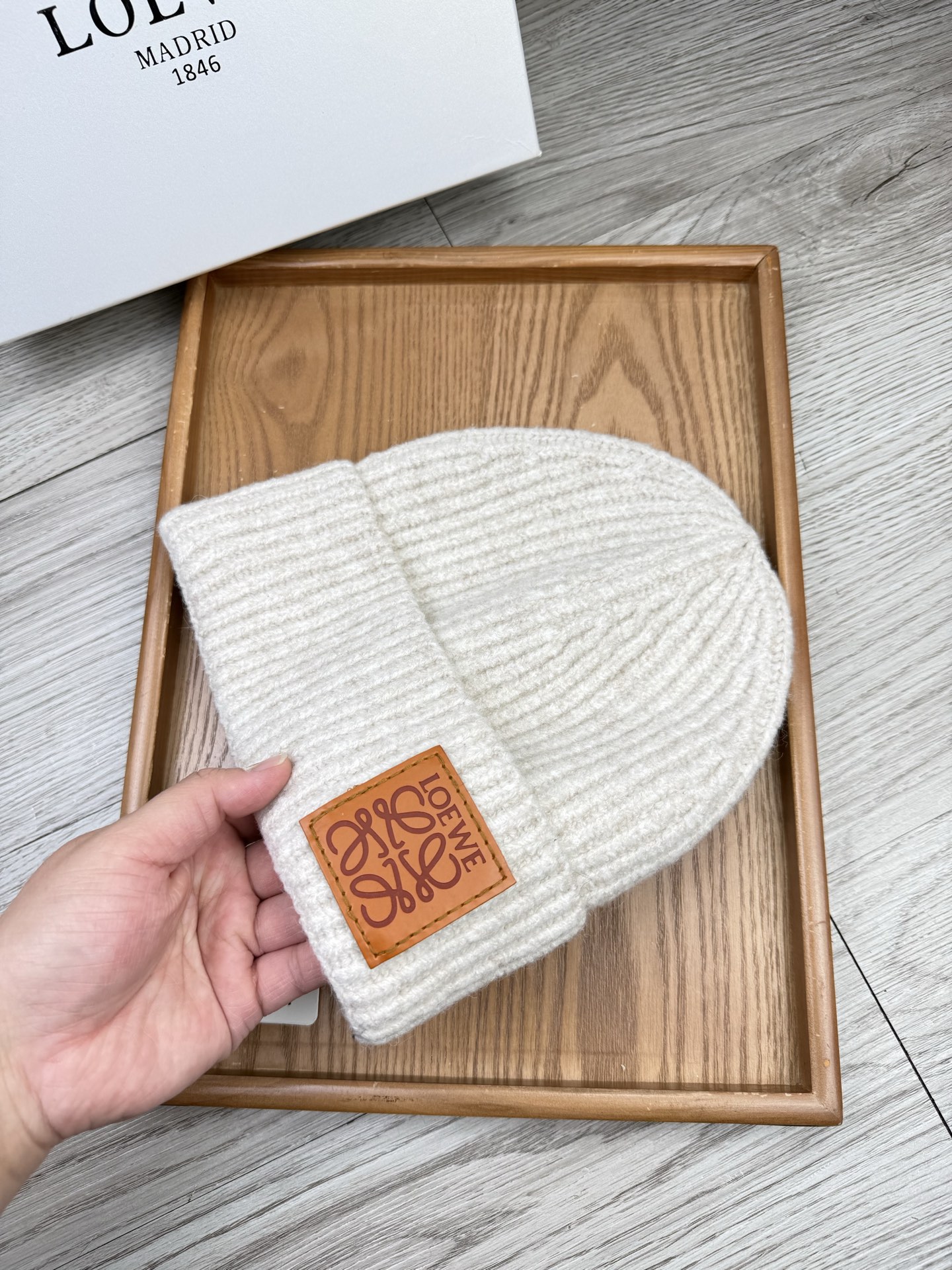 。loewe。福利！【细毛线针织单帽】新款上架，特别实惠的一个系列帽子，面料：细毛线。密度紧致！毛线针织