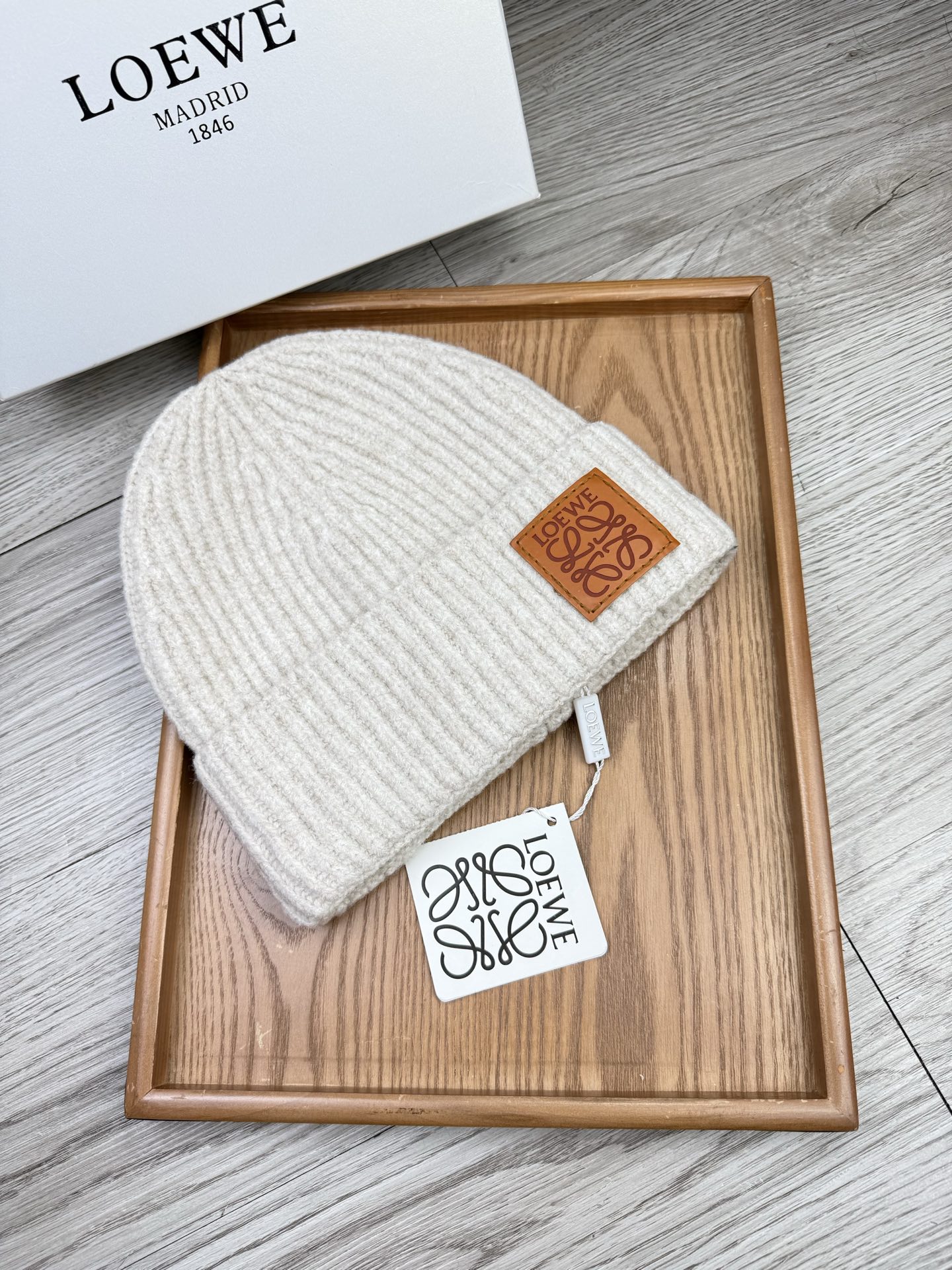 。loewe。福利！【细毛线针织单帽】新款上架，特别实惠的一个系列帽子，面料：细毛线。密度紧致！毛线针织