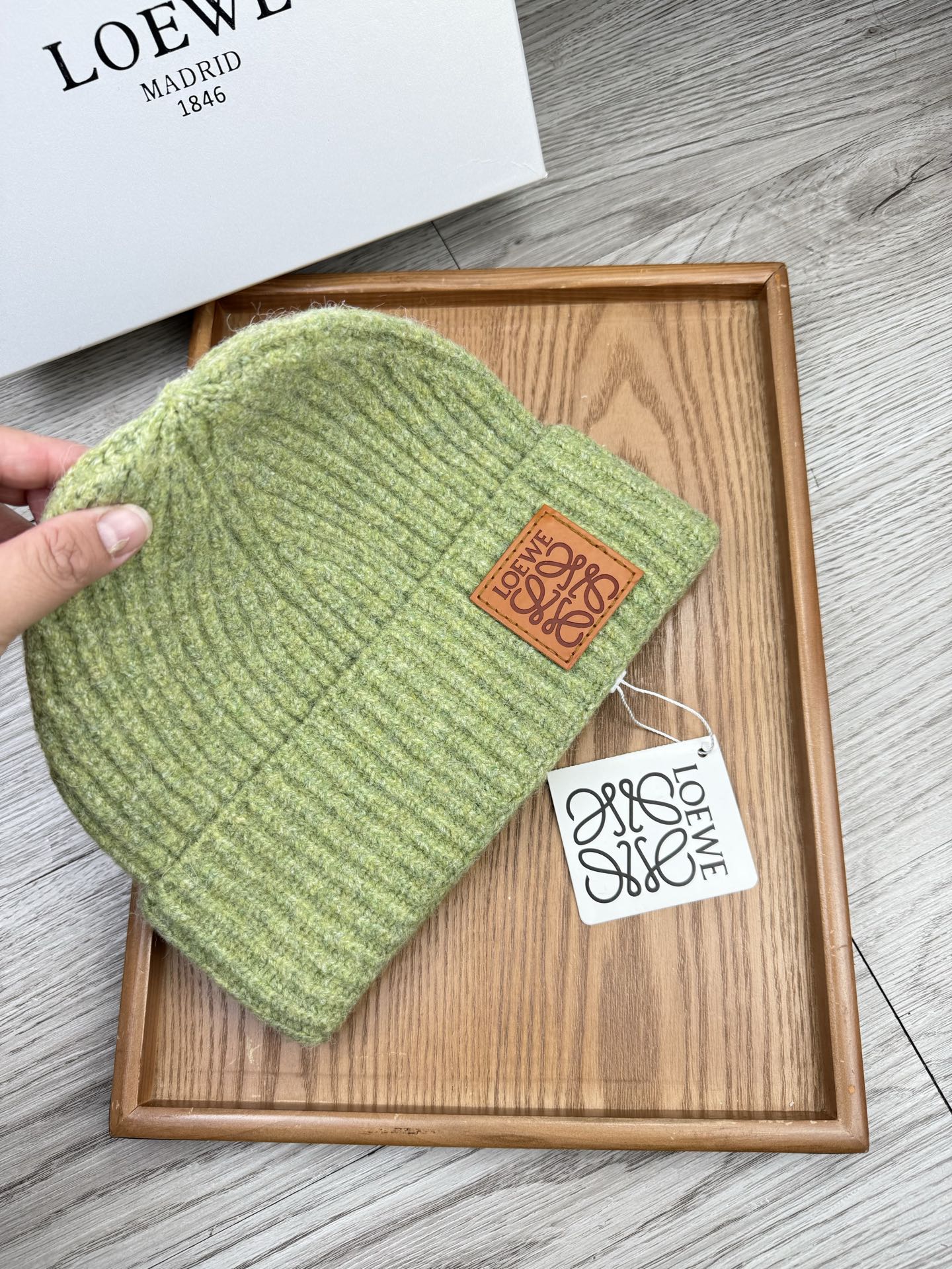 。loewe。福利！【细毛线针织单帽】新款上架，特别实惠的一个系列帽子，面料：细毛线。密度紧致！毛线针织