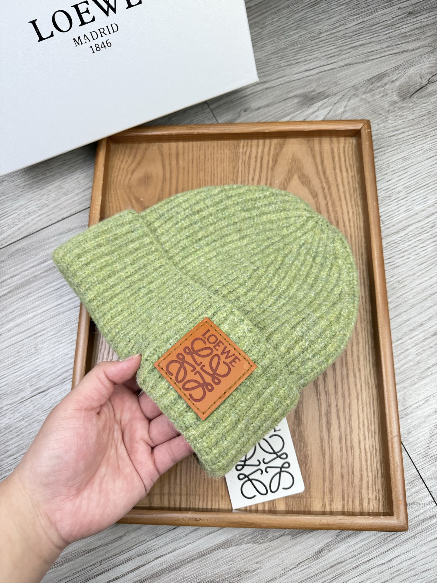 。loewe。福利！【细毛线针织单帽】新款上架，特别实惠的一个系列帽子，面料：细毛线。密度紧致！毛线针织