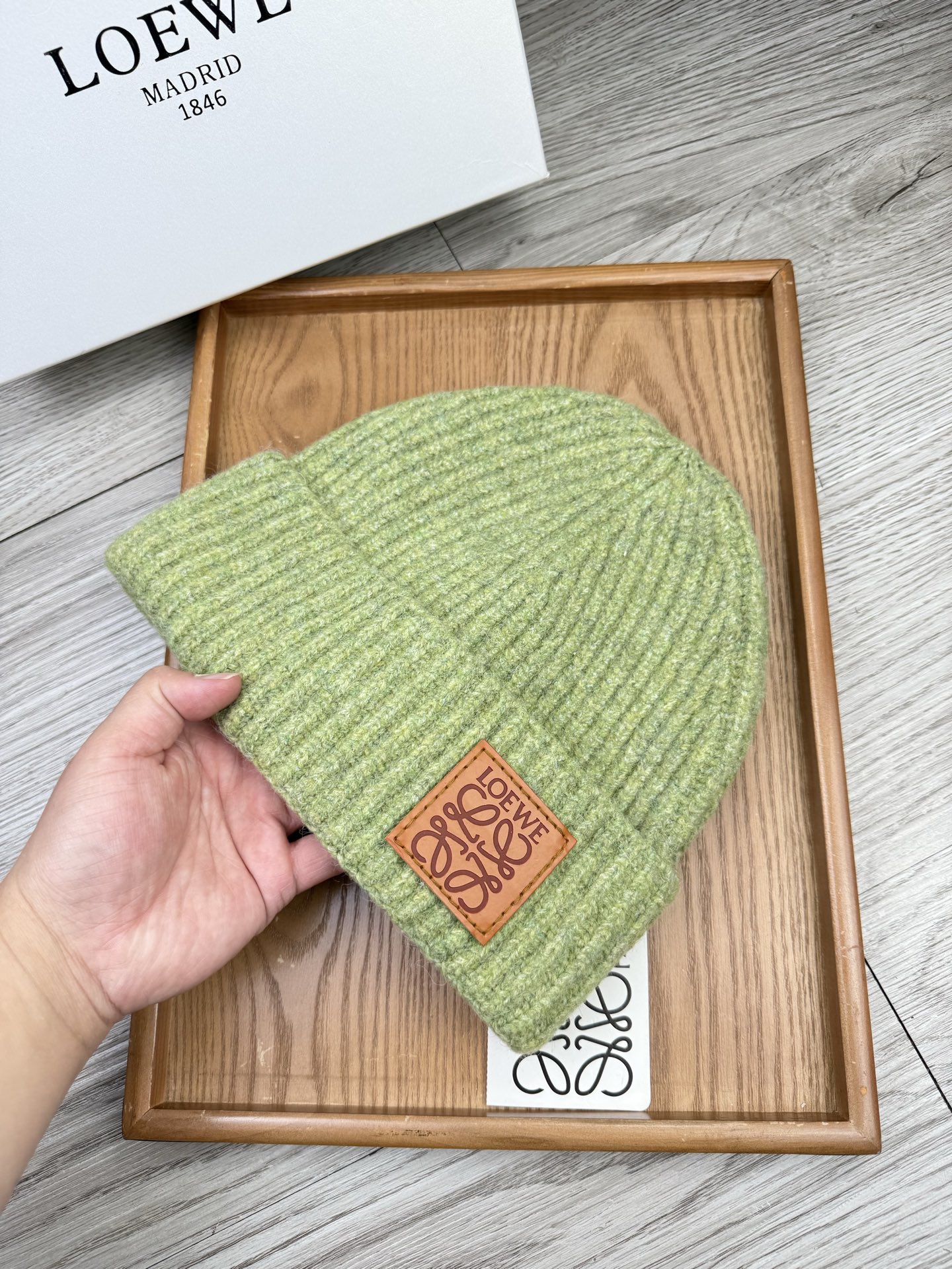 。loewe。福利！【细毛线针织单帽】新款上架，特别实惠的一个系列帽子，面料：细毛线。密度紧致！毛线针织