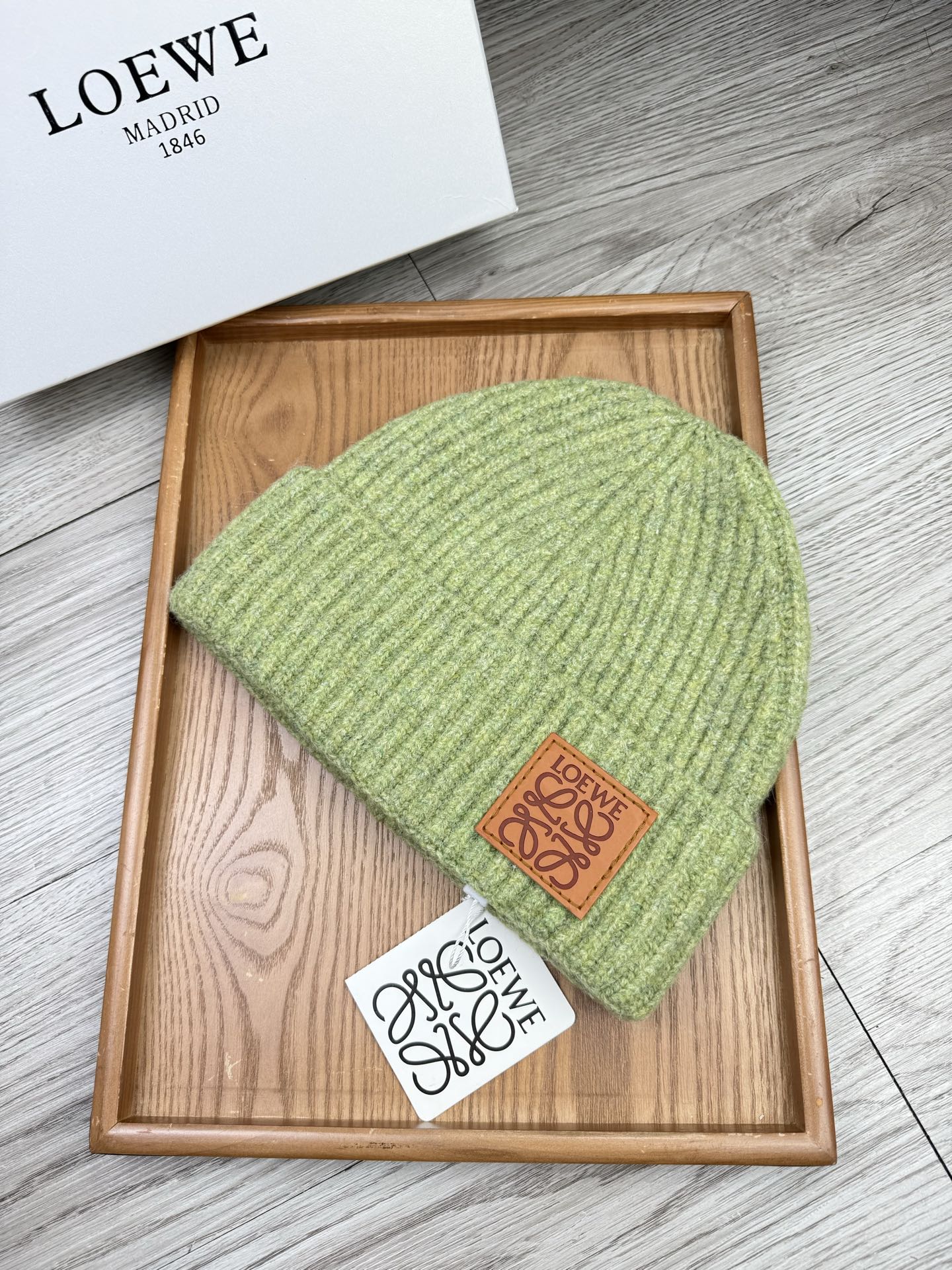 。loewe。福利！【细毛线针织单帽】新款上架，特别实惠的一个系列帽子，面料：细毛线。密度紧致！毛线针织