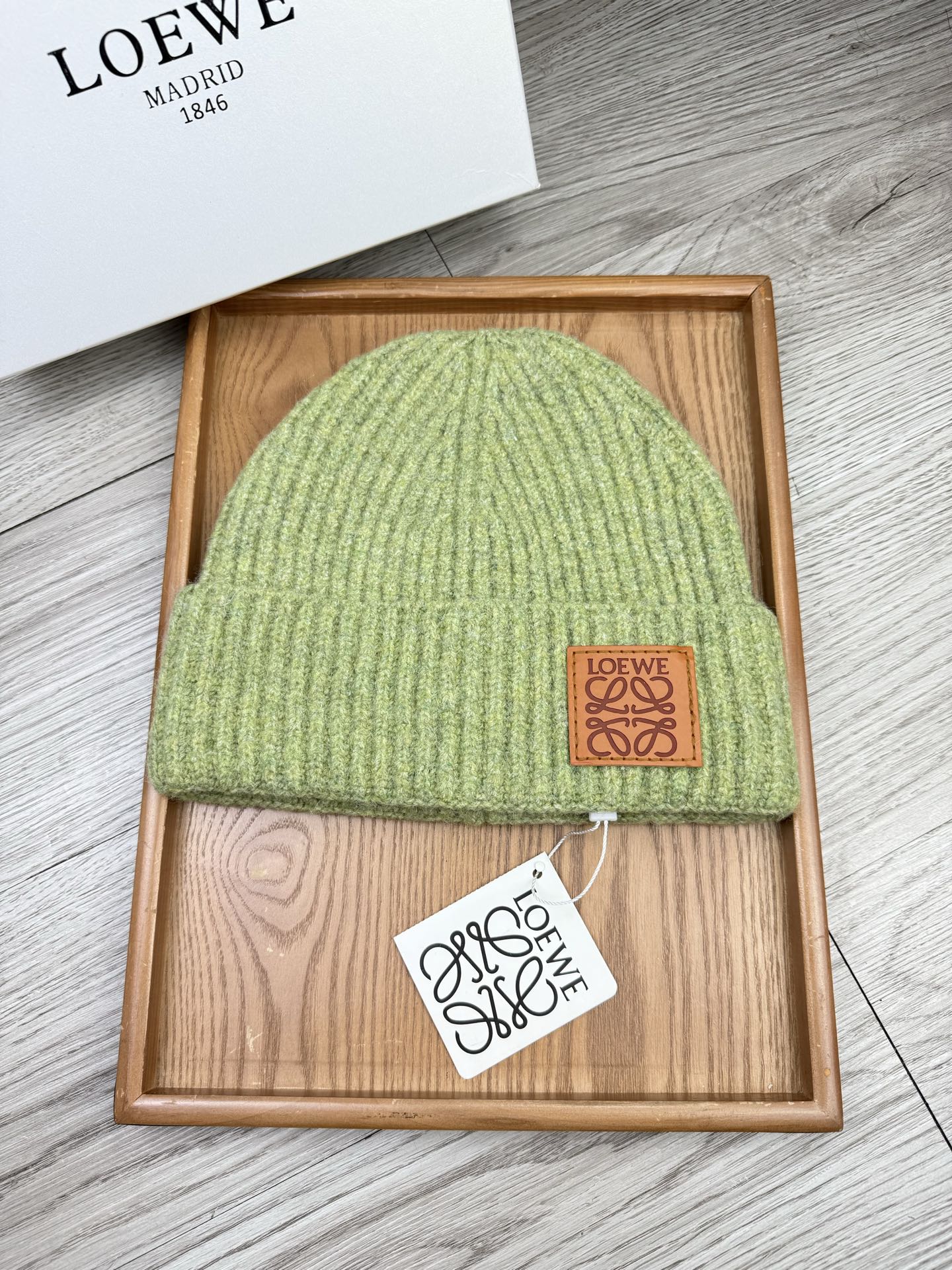 。loewe。福利！【细毛线针织单帽】新款上架，特别实惠的一个系列帽子，面料：细毛线。密度紧致！毛线针织