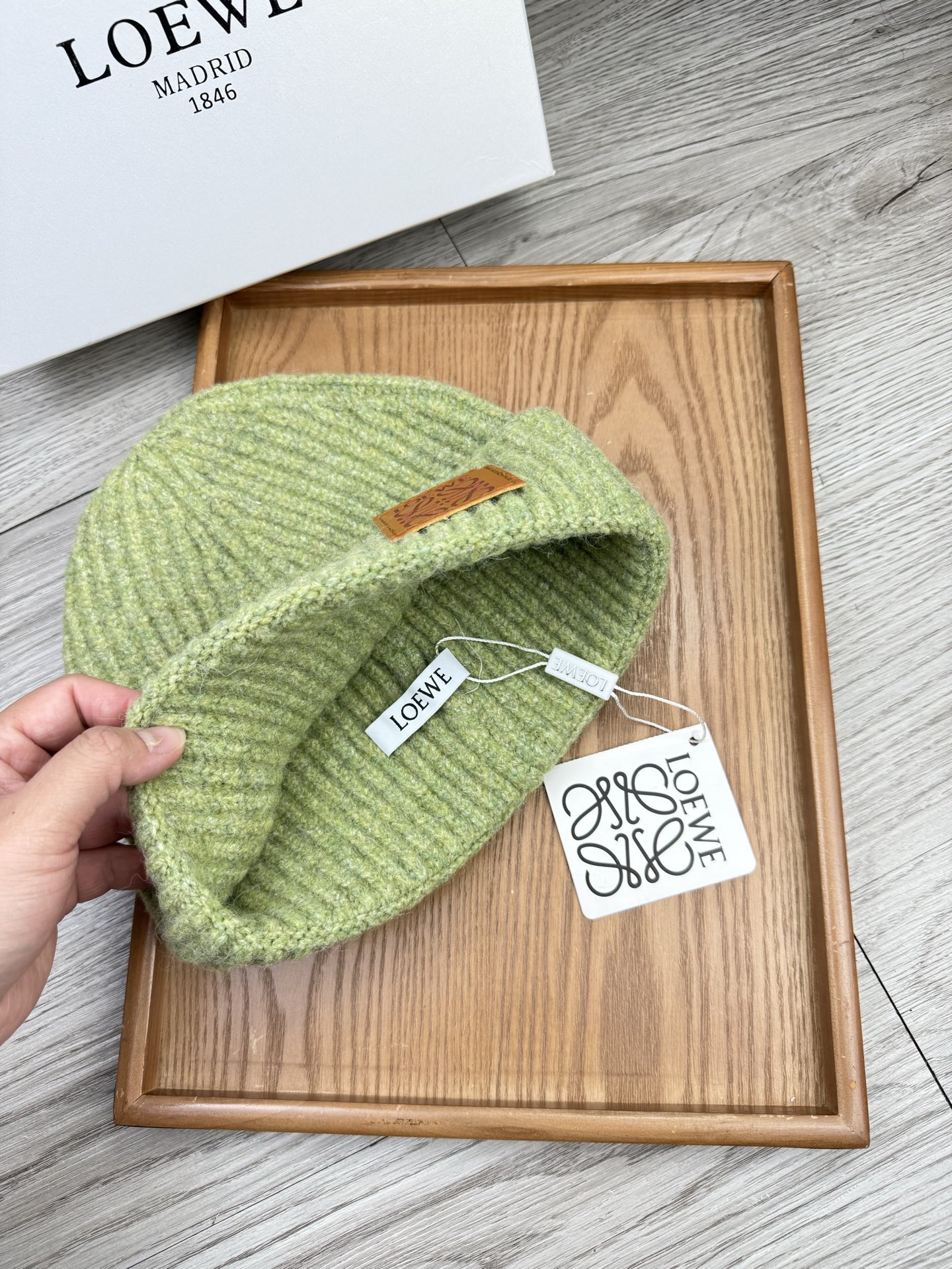 。loewe。福利！【细毛线针织单帽】新款上架，特别实惠的一个系列帽子，面料：细毛线。密度紧致！毛线针织