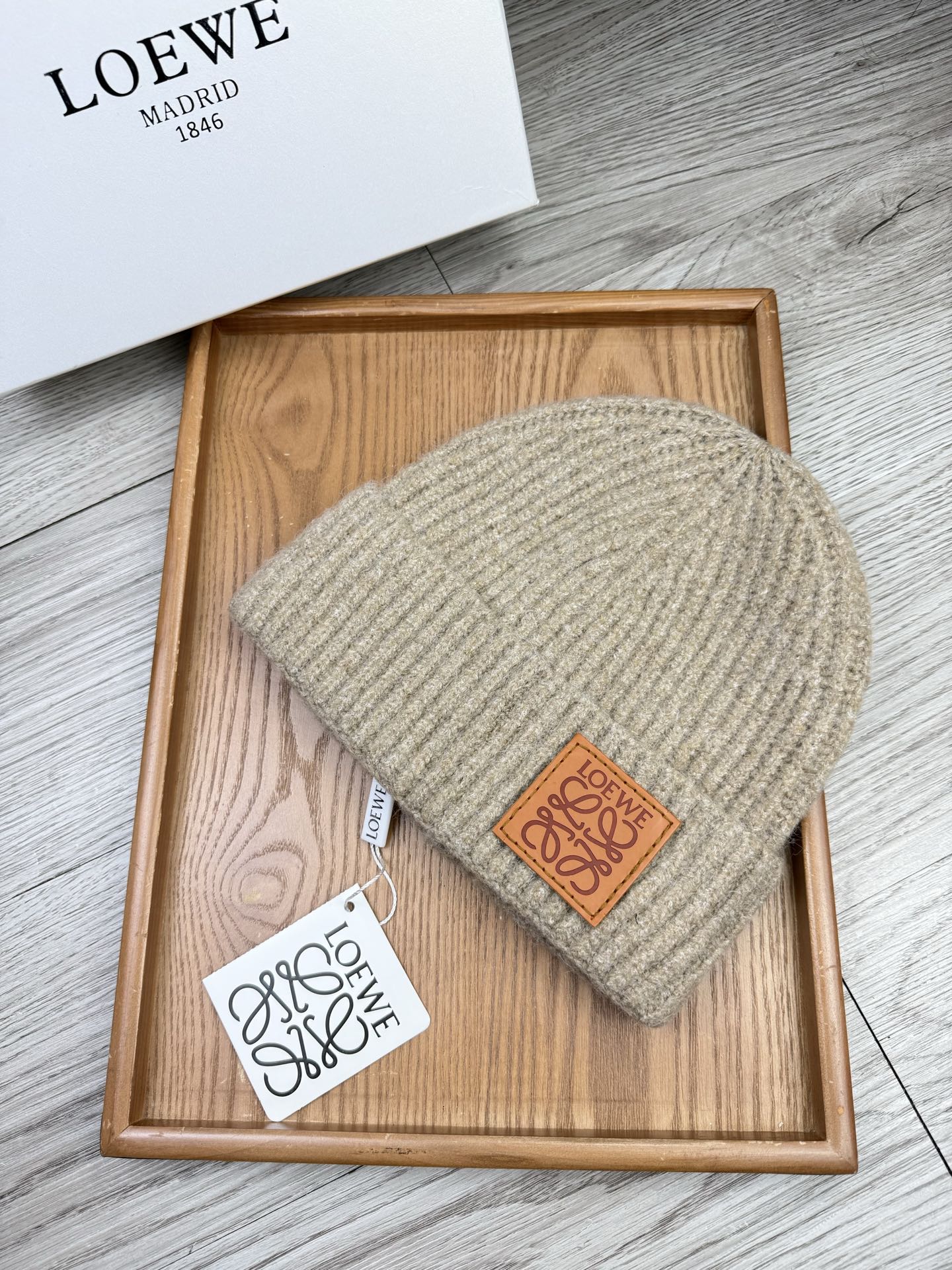 。loewe。福利！【细毛线针织单帽】新款上架，特别实惠的一个系列帽子，面料：细毛线。密度紧致！毛线针织