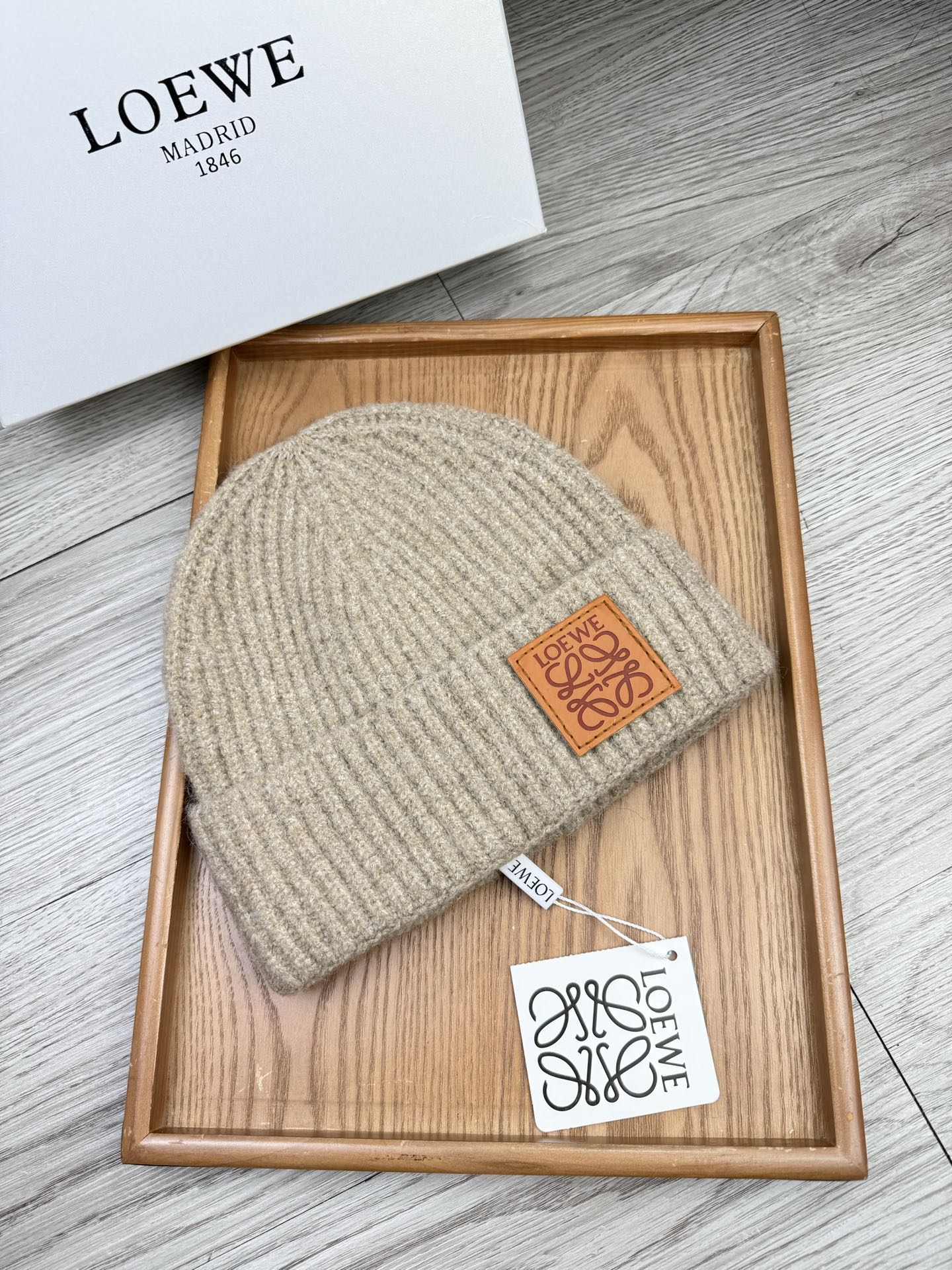 。loewe。福利！【细毛线针织单帽】新款上架，特别实惠的一个系列帽子，面料：细毛线。密度紧致！毛线针织