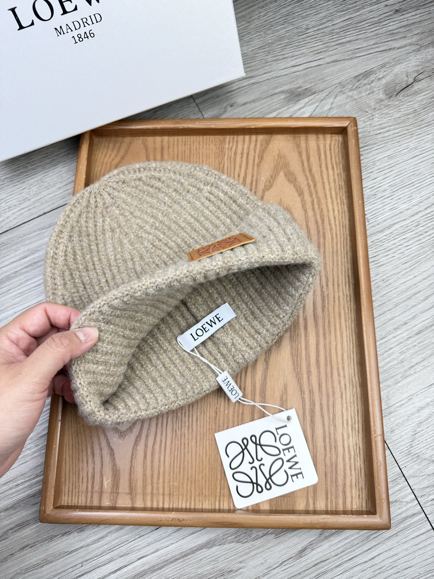 。loewe。福利！【细毛线针织单帽】新款上架，特别实惠的一个系列帽子，面料：细毛线。密度紧致！毛线针织