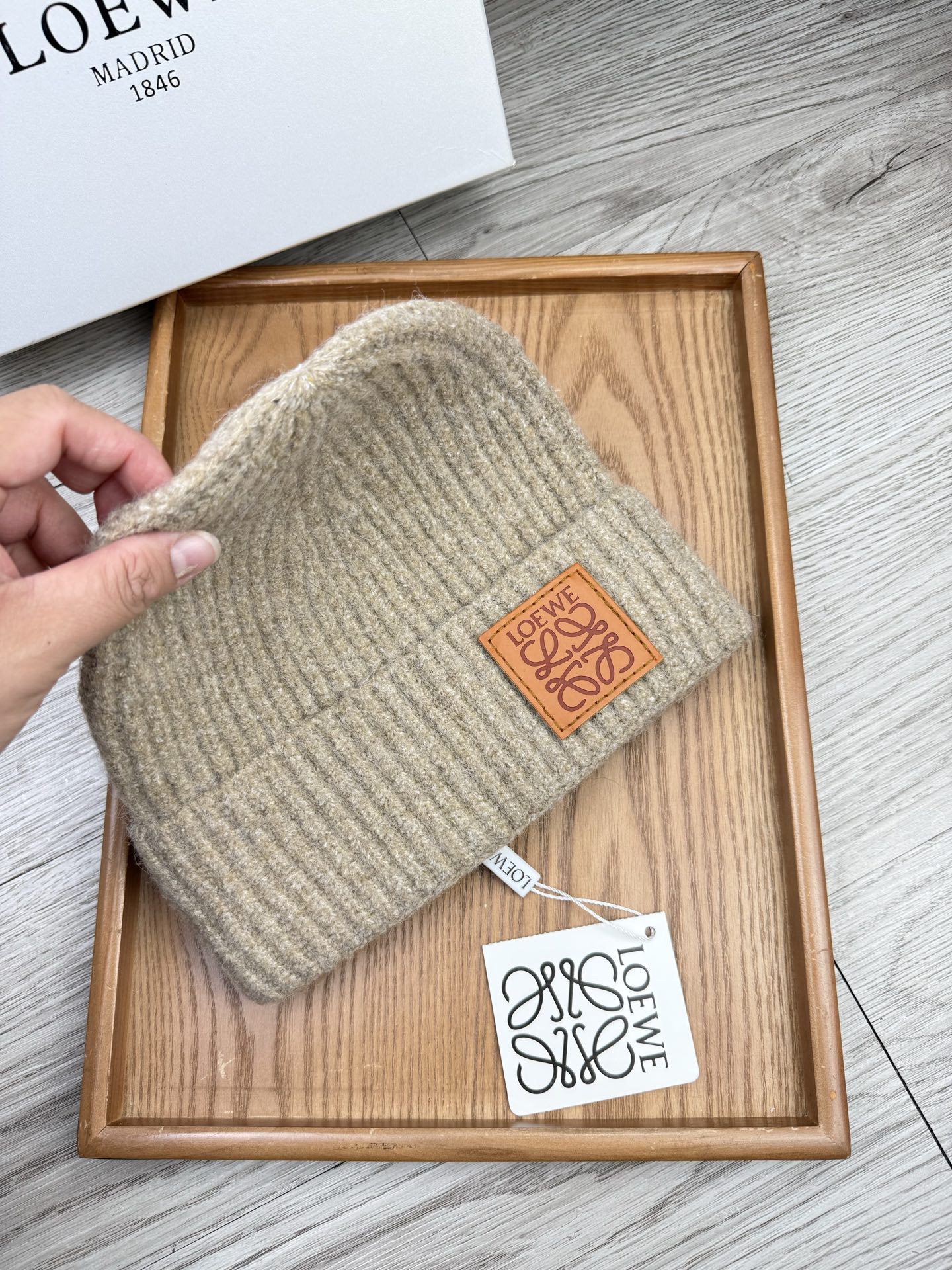 。loewe。福利！【细毛线针织单帽】新款上架，特别实惠的一个系列帽子，面料：细毛线。密度紧致！毛线针织