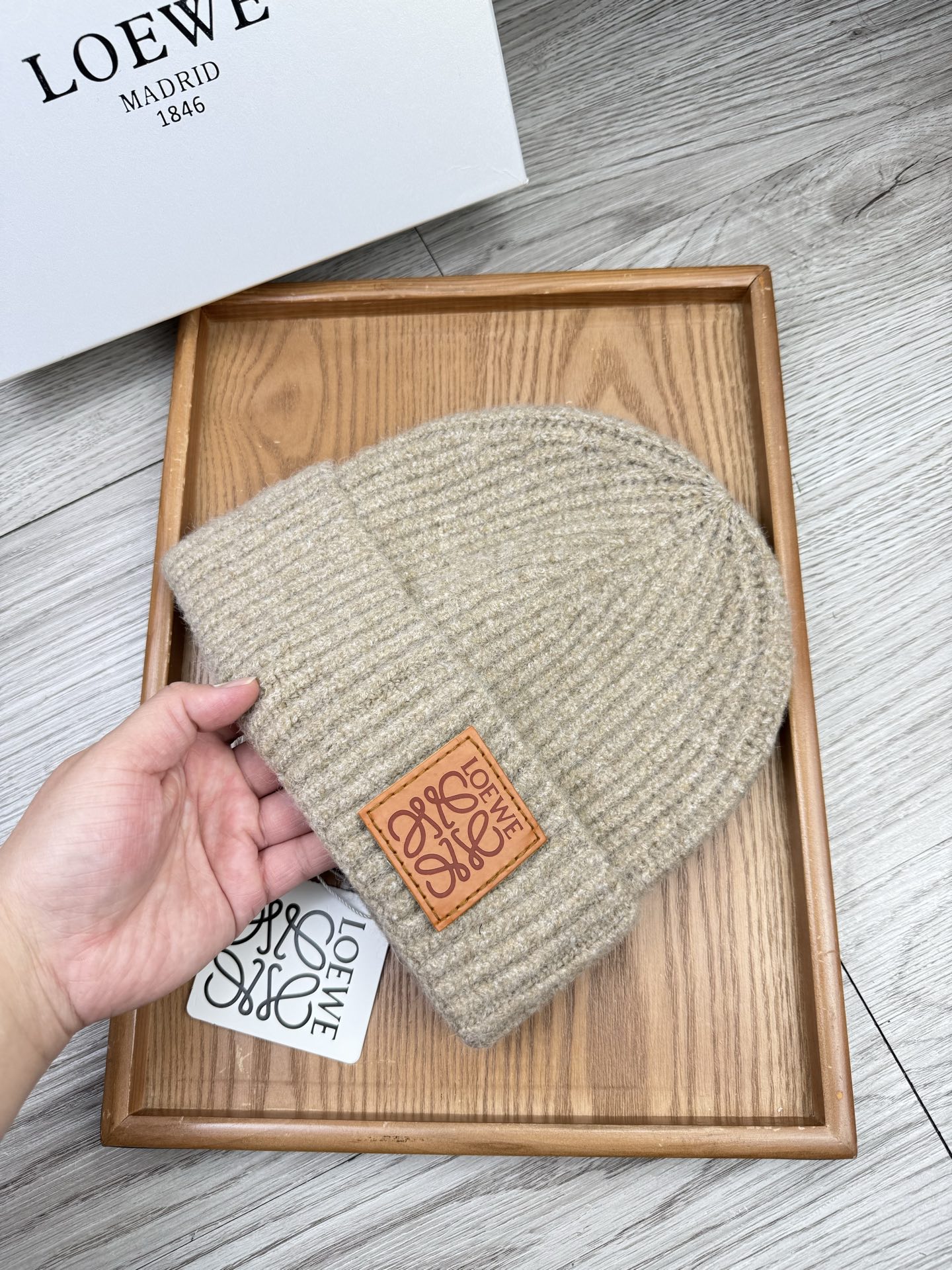 。loewe。福利！【细毛线针织单帽】新款上架，特别实惠的一个系列帽子，面料：细毛线。密度紧致！毛线针织