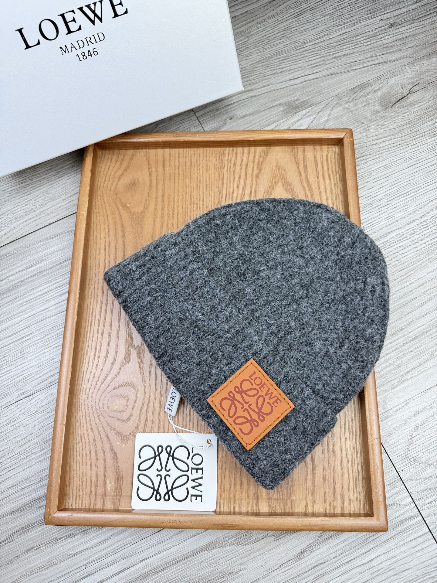 。loewe。福利！【细毛线针织单帽】新款上架，特别实惠的一个系列帽子，面料：细毛线。密度紧致！毛线针织