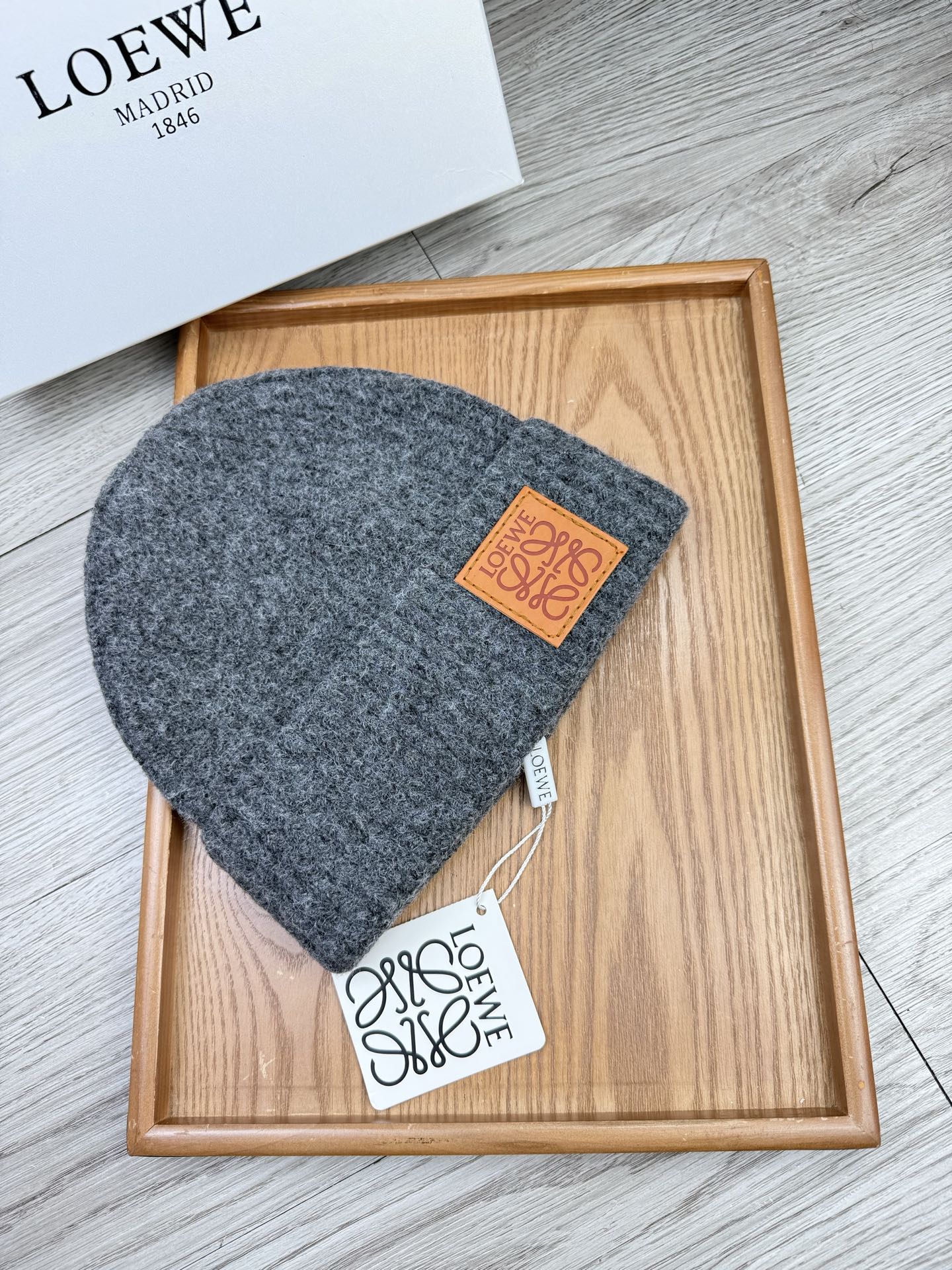 。loewe。福利！【细毛线针织单帽】新款上架，特别实惠的一个系列帽子，面料：细毛线。密度紧致！毛线针织