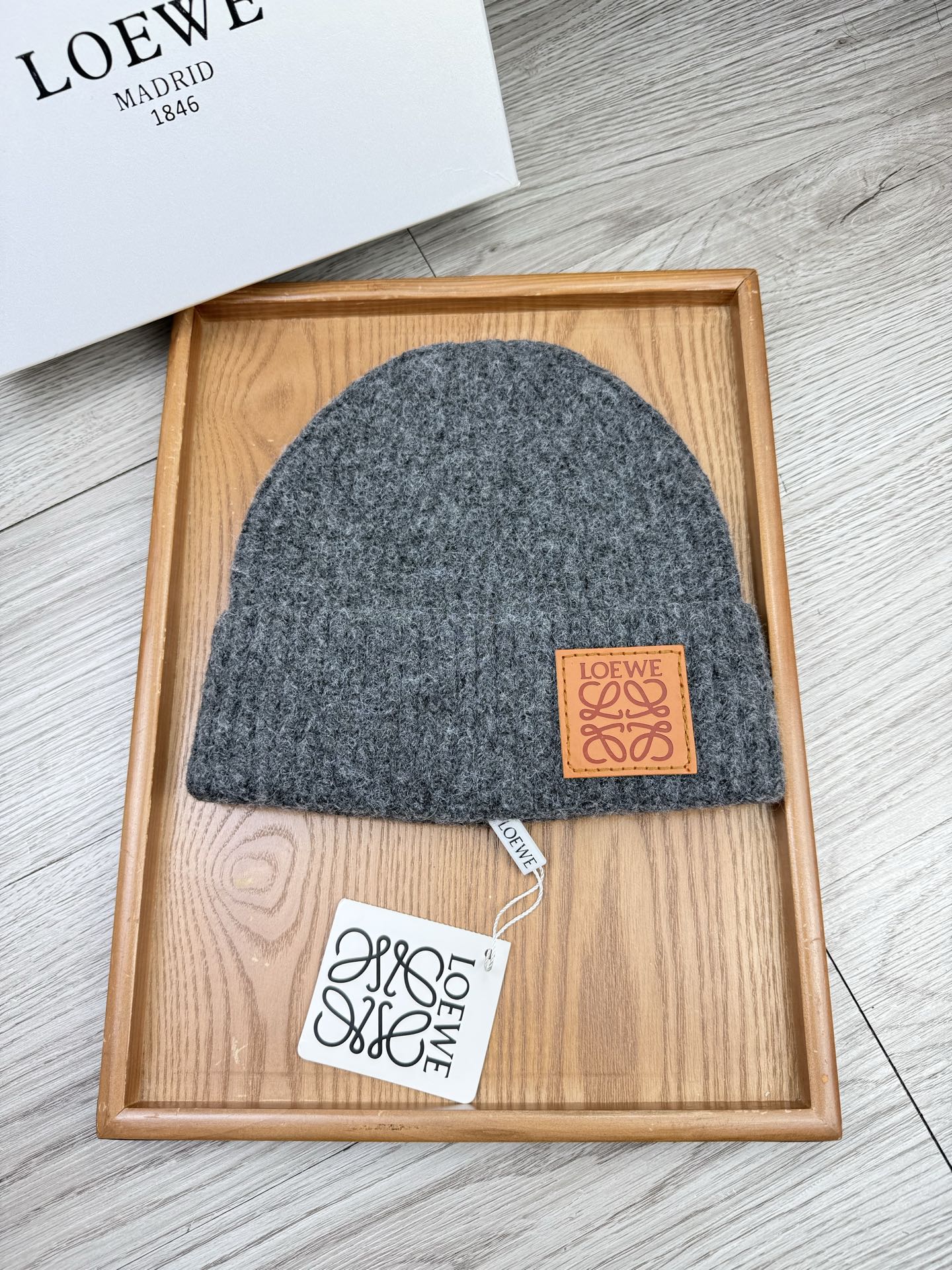 。loewe。福利！【细毛线针织单帽】新款上架，特别实惠的一个系列帽子，面料：细毛线。密度紧致！毛线针织