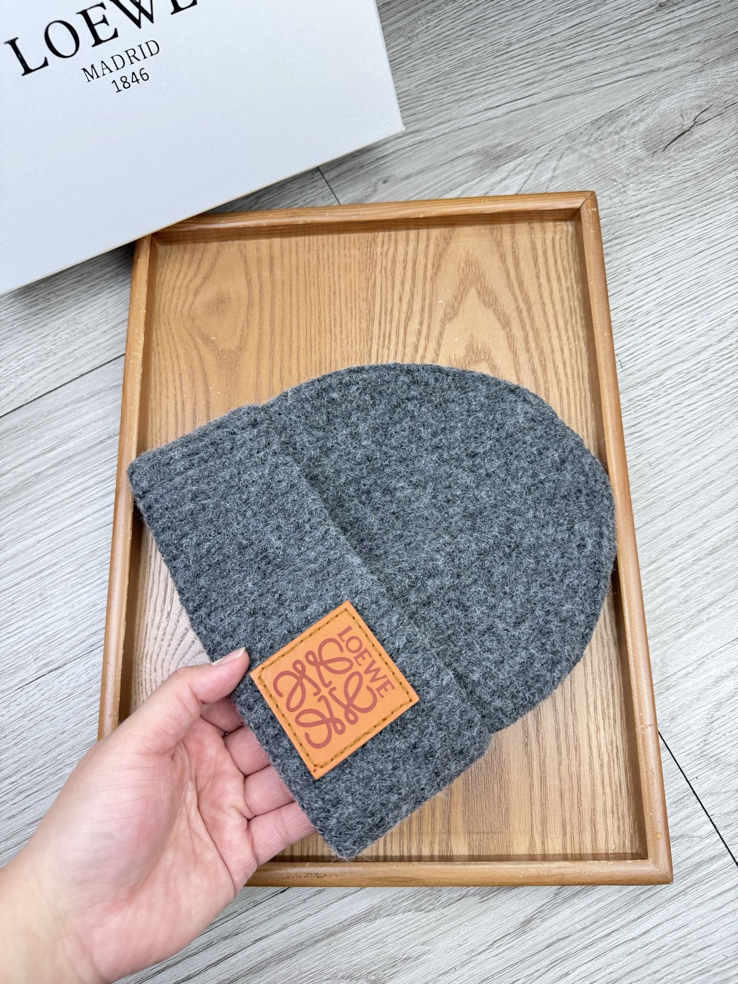 。loewe。福利！【细毛线针织单帽】新款上架，特别实惠的一个系列帽子，面料：细毛线。密度紧致！毛线针织