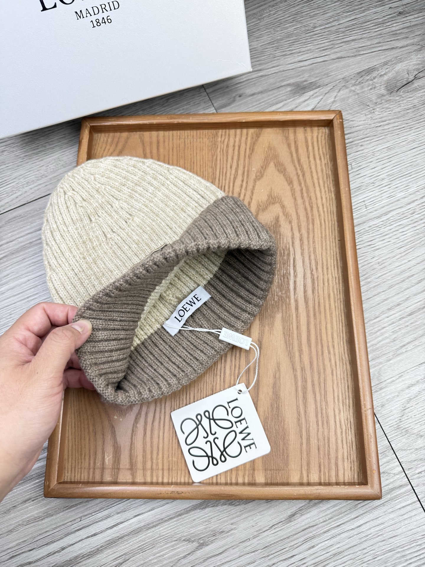 。loewe。福利！【细毛线针织单帽】新款上架，特别实惠的一个系列帽子，面料：细毛线。密度紧致！毛线针织