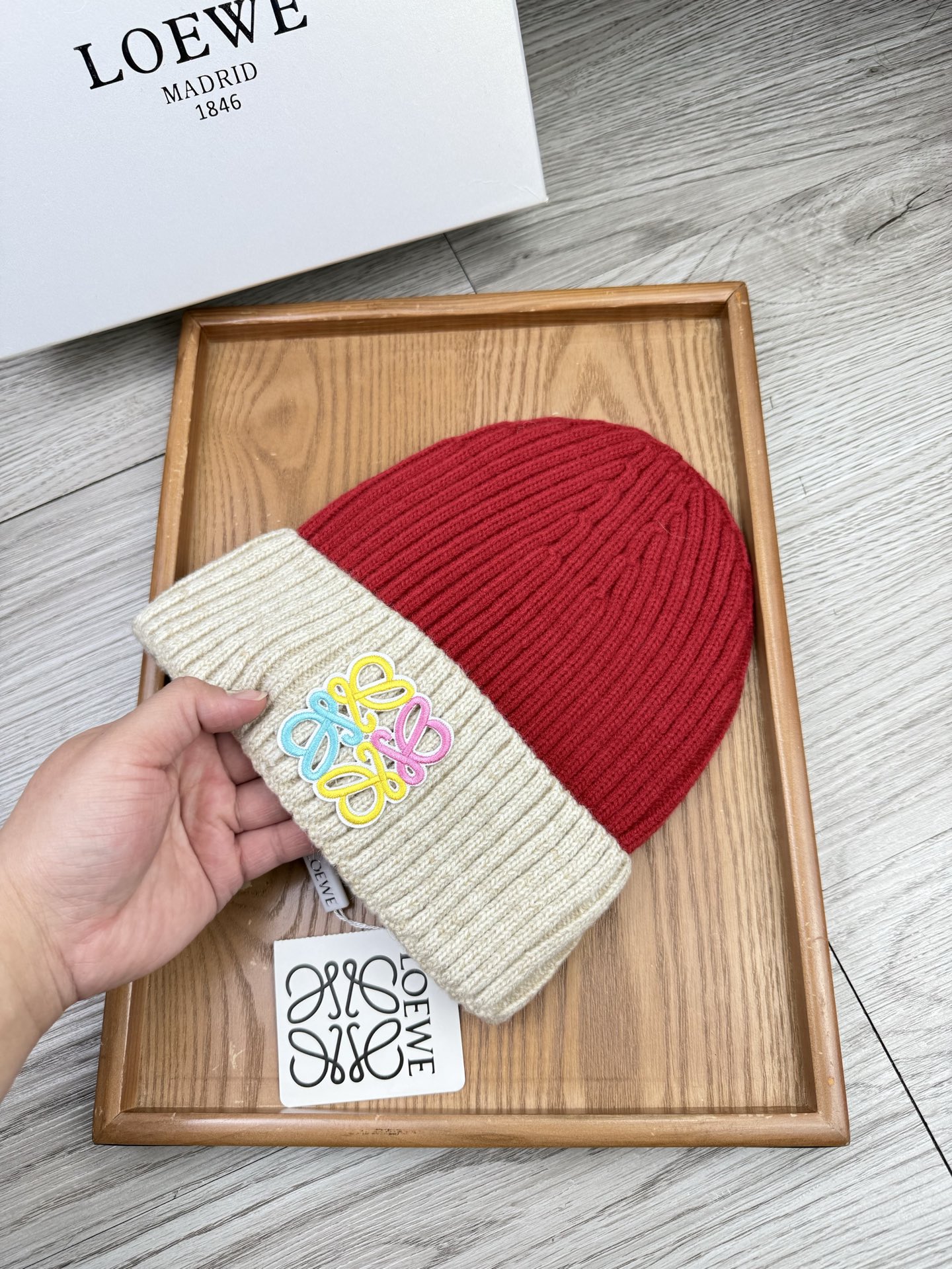 。loewe。福利！【细毛线针织单帽】新款上架，特别实惠的一个系列帽子，面料：细毛线。密度紧致！毛线针织