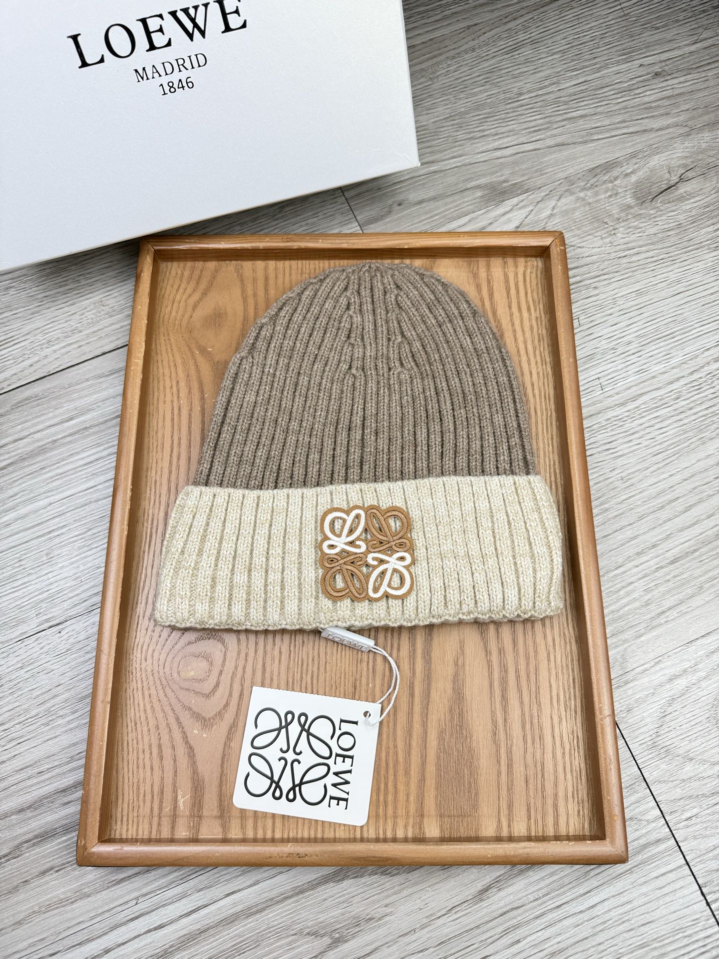 。loewe。福利！【细毛线针织单帽】新款上架，特别实惠的一个系列帽子，面料：细毛线。密度紧致！毛线针织