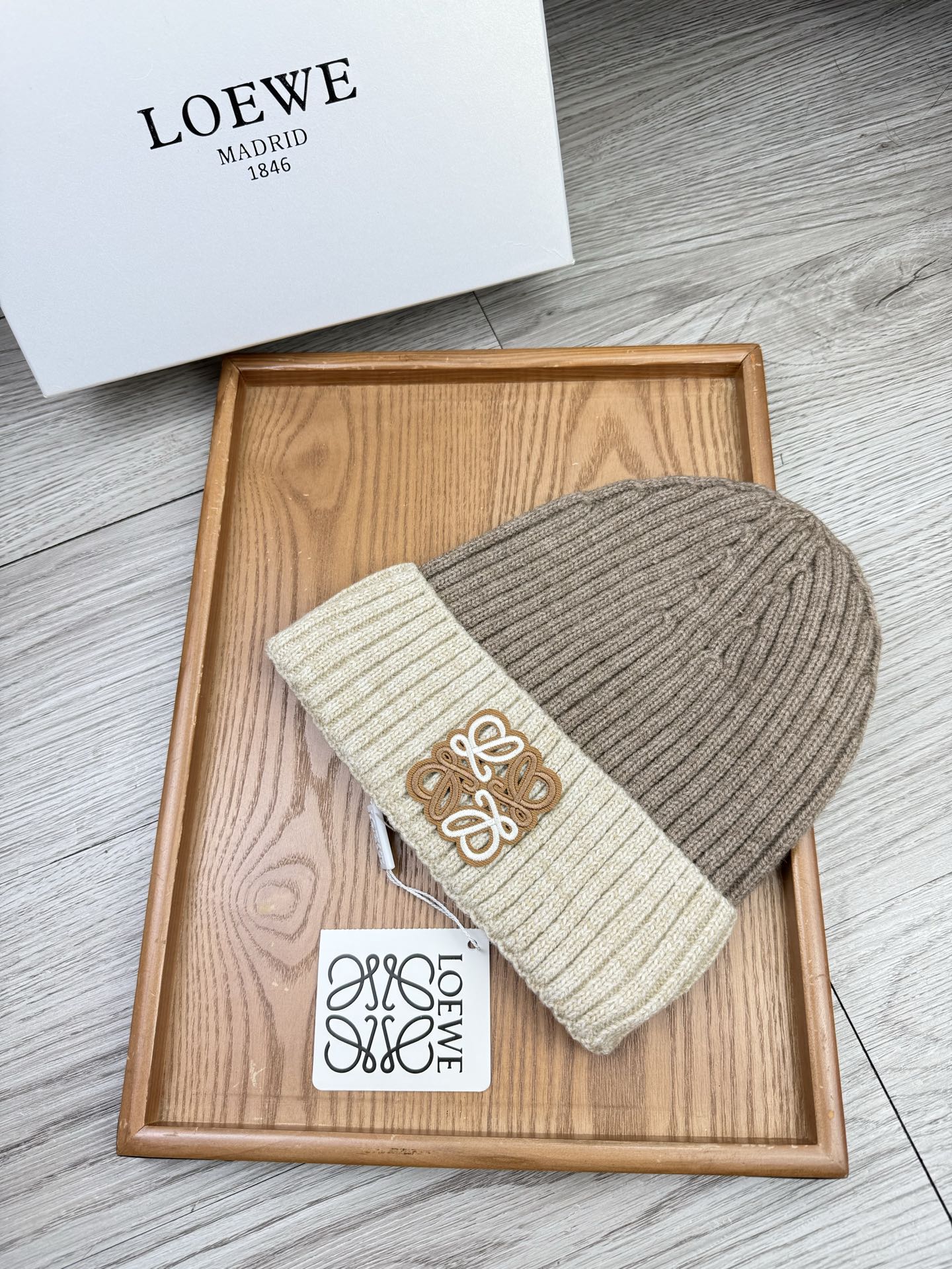 。loewe。福利！【细毛线针织单帽】新款上架，特别实惠的一个系列帽子，面料：细毛线。密度紧致！毛线针织