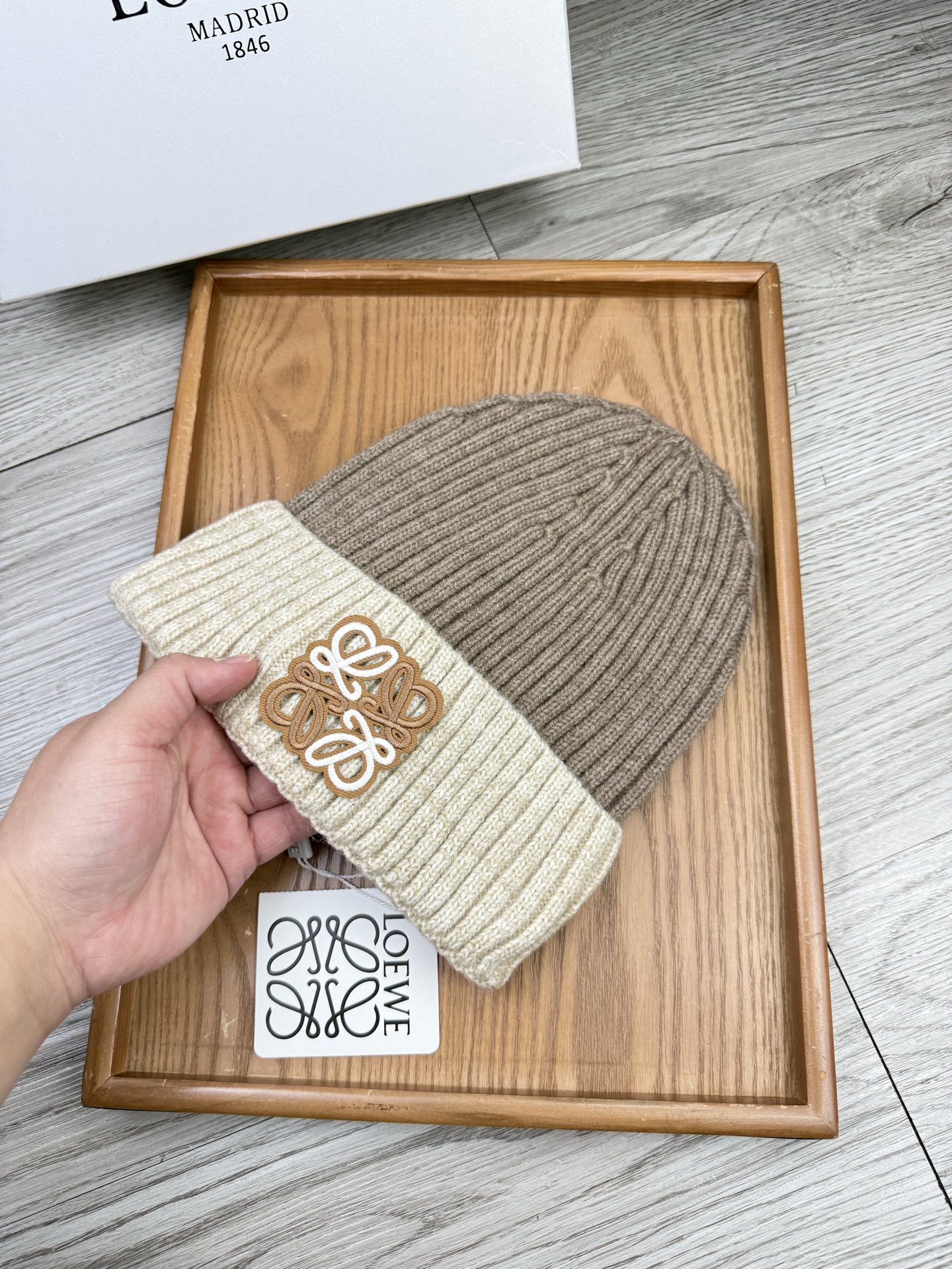 。loewe。福利！【细毛线针织单帽】新款上架，特别实惠的一个系列帽子，面料：细毛线。密度紧致！毛线针织