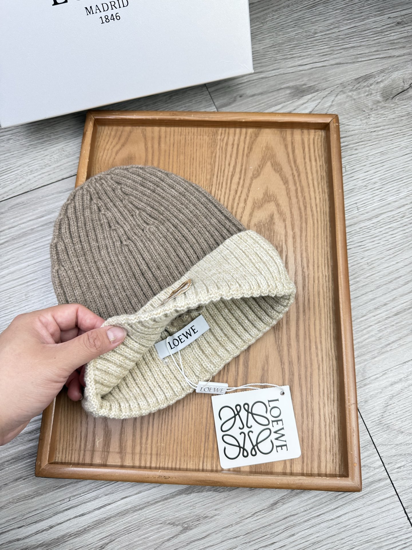 。loewe。福利！【细毛线针织单帽】新款上架，特别实惠的一个系列帽子，面料：细毛线。密度紧致！毛线针织