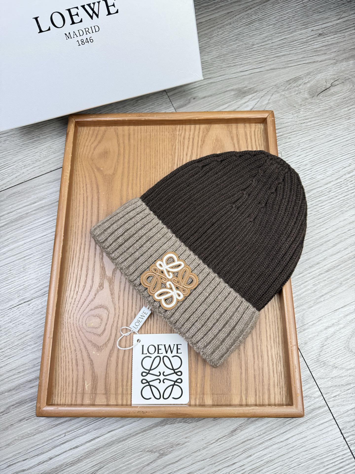 。loewe。福利！【细毛线针织单帽】新款上架，特别实惠的一个系列帽子，面料：细毛线。密度紧致！毛线针织