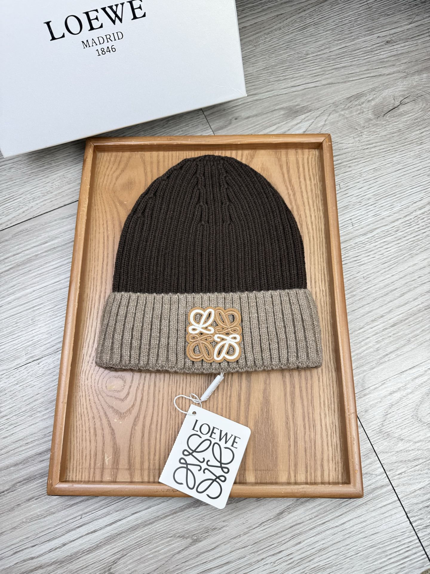 。loewe。福利！【细毛线针织单帽】新款上架，特别实惠的一个系列帽子，面料：细毛线。密度紧致！毛线针织