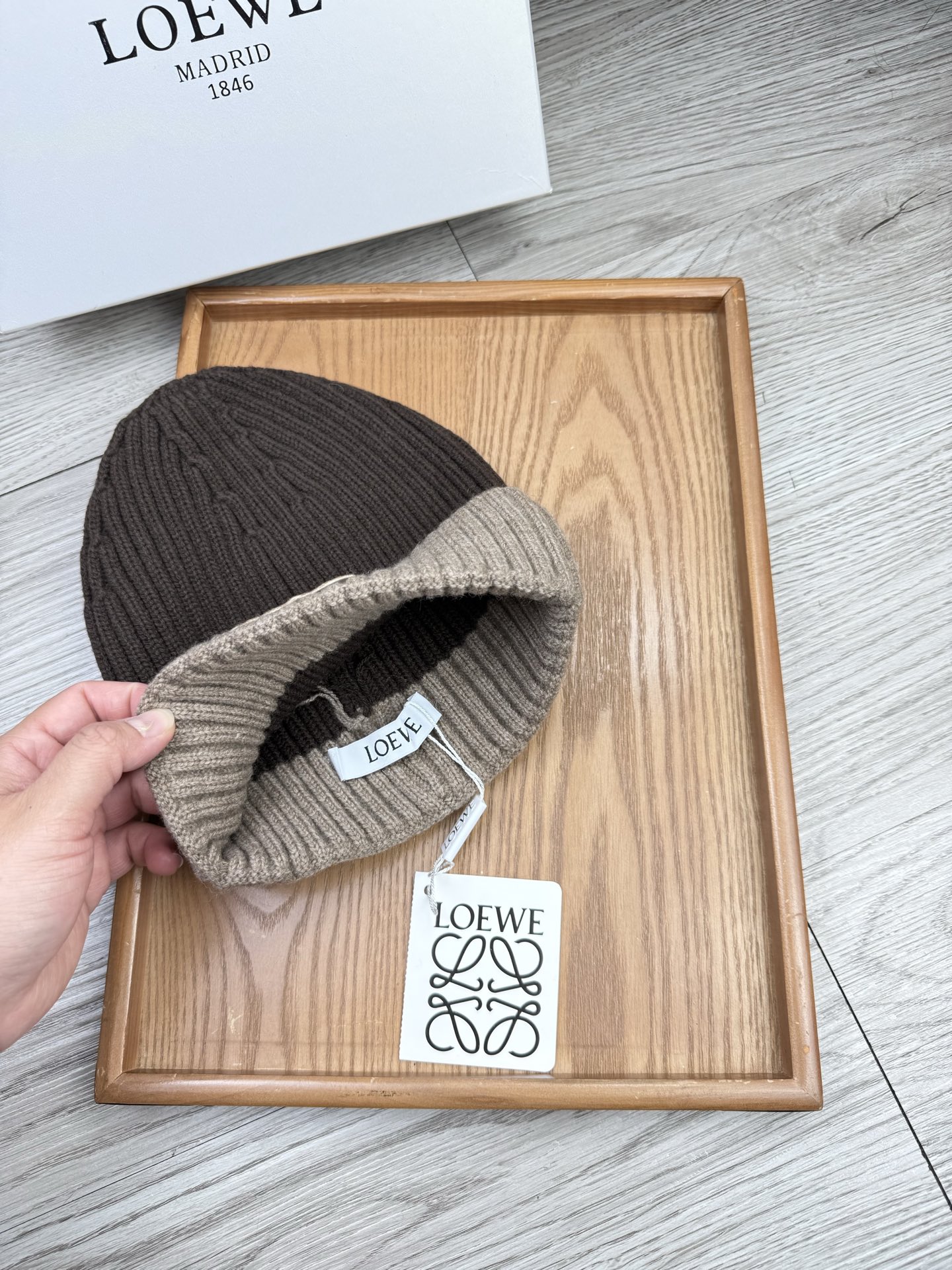。loewe。福利！【细毛线针织单帽】新款上架，特别实惠的一个系列帽子，面料：细毛线。密度紧致！毛线针织