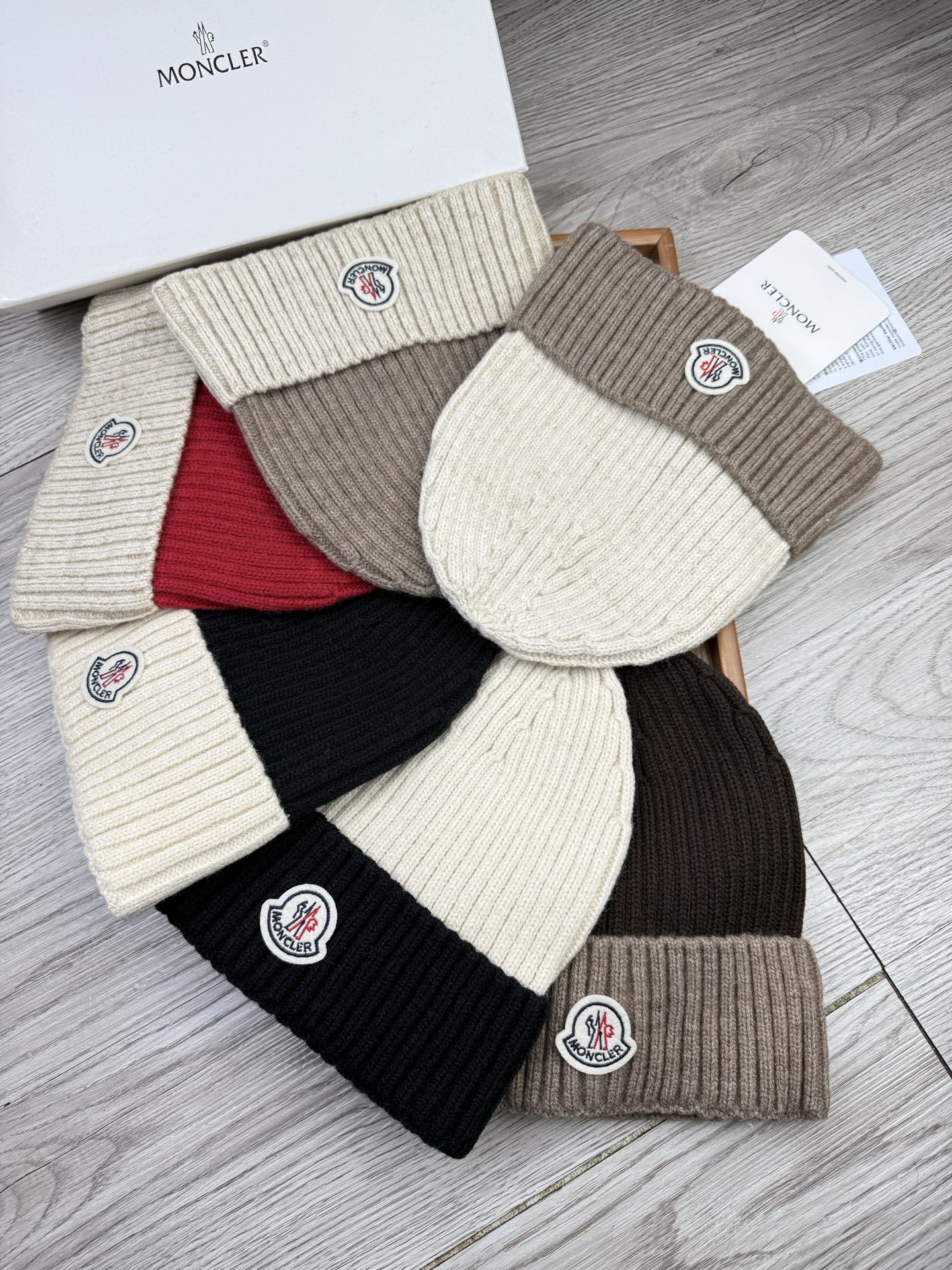 。蒙口。福利！【细毛线针织单帽】新款上架，特别实惠的一个系列帽子，面料：细毛线。密度紧致！毛线针织面料手