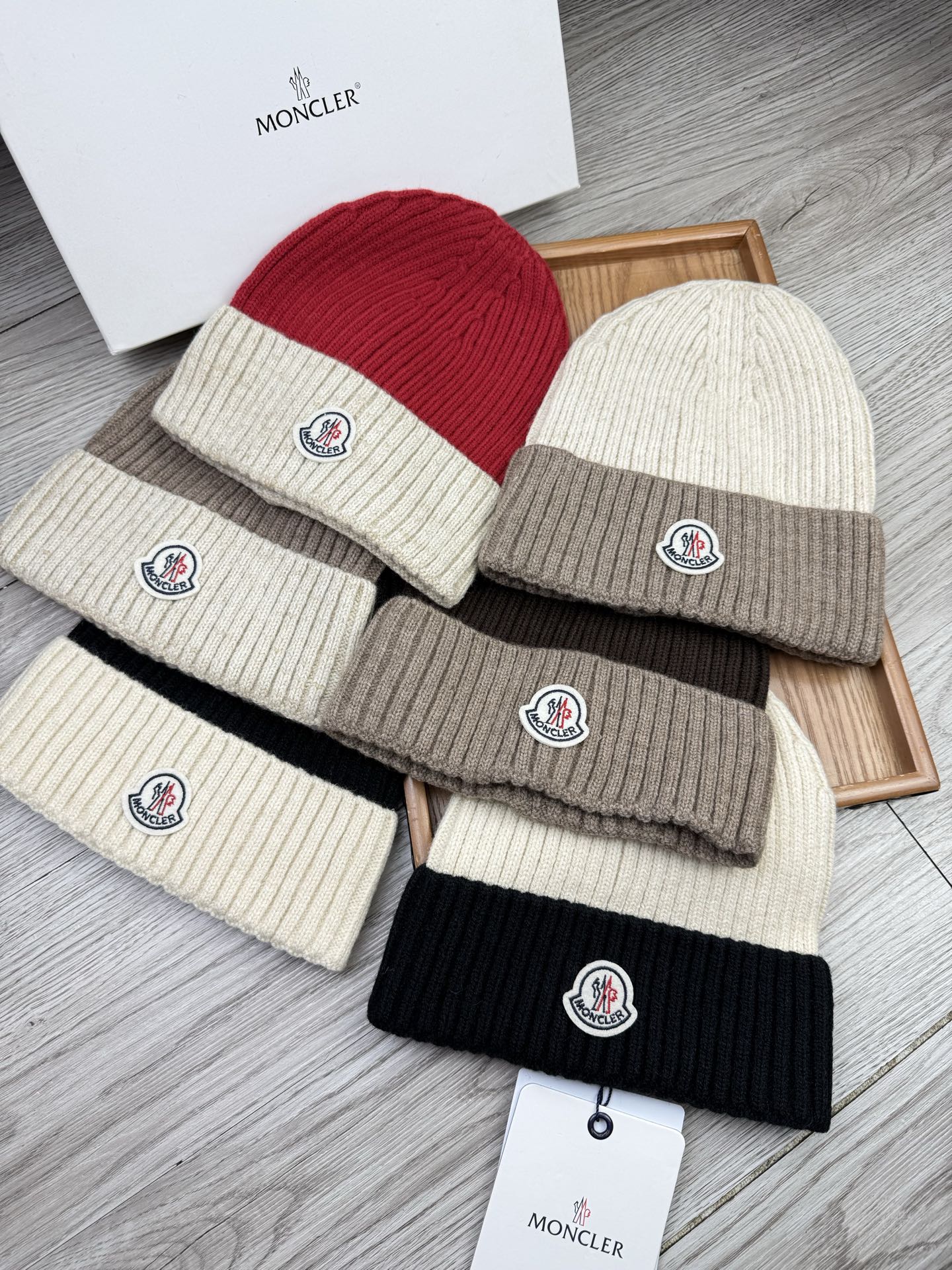 NO:587631,Special price. Mouth covering. Benefits!  [Fine wool knitted single hat] New style is on the shelves, a particularly affordable series of hats, the fabric is fine wool. The density is tight!  Wool knitted fabric feels comfortable and breathable!  Fashionable and chic!  A must-have item for going out on the street, age-reducing, fashionable, and very generous!  The shape of the hat is very nice!  And the price is very beautiful!  It’s a great item to give as a gift or for personal use!  !  Complete trademark hangtags!  !  There are many styles and colors!  Hats bucket hat, baseball cap, knitted hat, hat, Moncler, espadrilles, hats19860909特价.蒙口.福利！【细毛线针织单帽】新款上架,特别实惠的一个系列帽子,面料细毛线.密度紧致！毛线针织面料手感舒适透气性好！款式新颖别致！出街必备单品,减龄又时尚,非常大方！帽型特别好看！而且价格非常美丽！送人自用都是非常不错的一款单品哦！！商标吊牌齐全！！款式多多,颜色多多！帽子渔夫帽棒球帽针织帽,帽子,Moncler,espadrilles,hats,hat